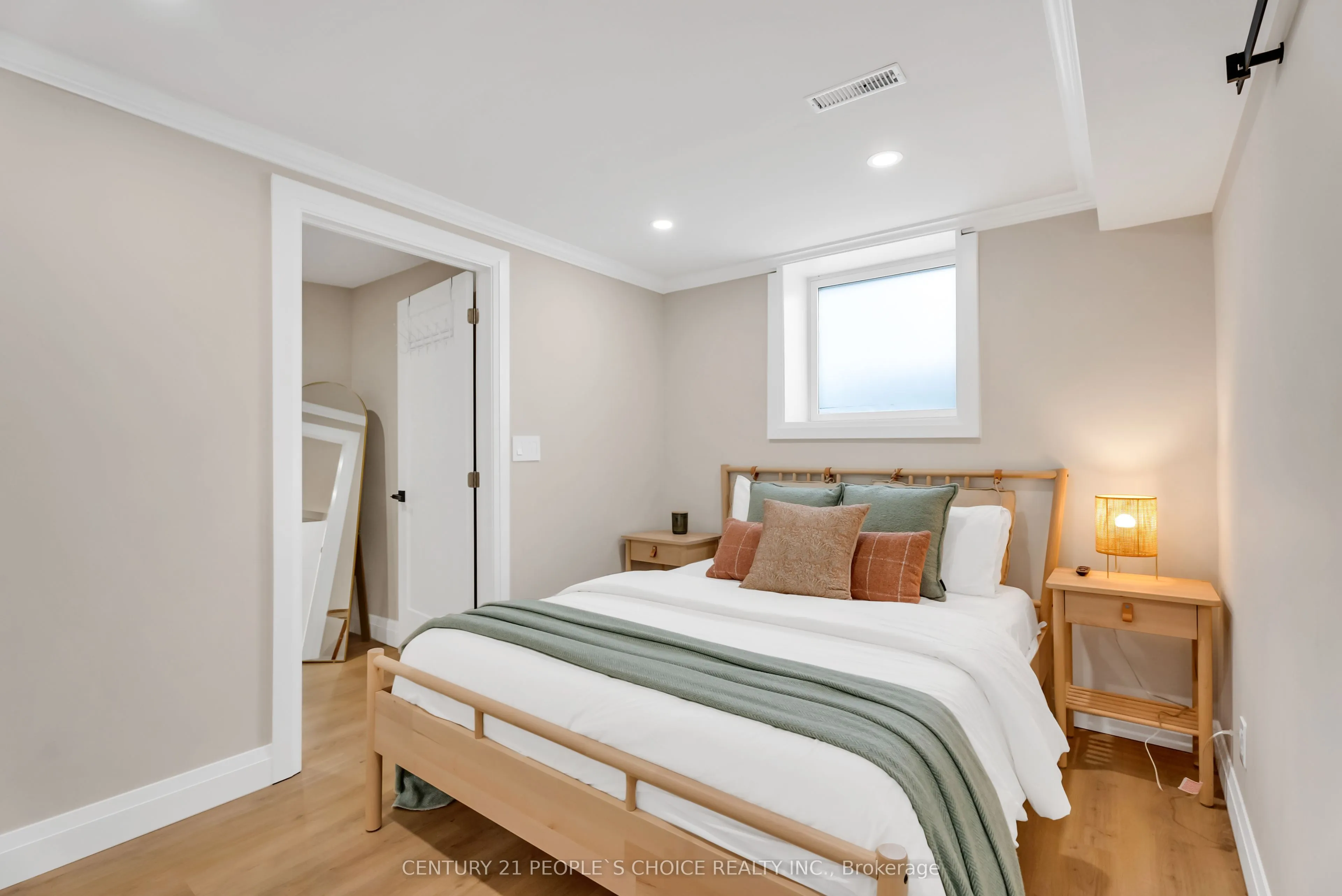 7 Carl Crescent