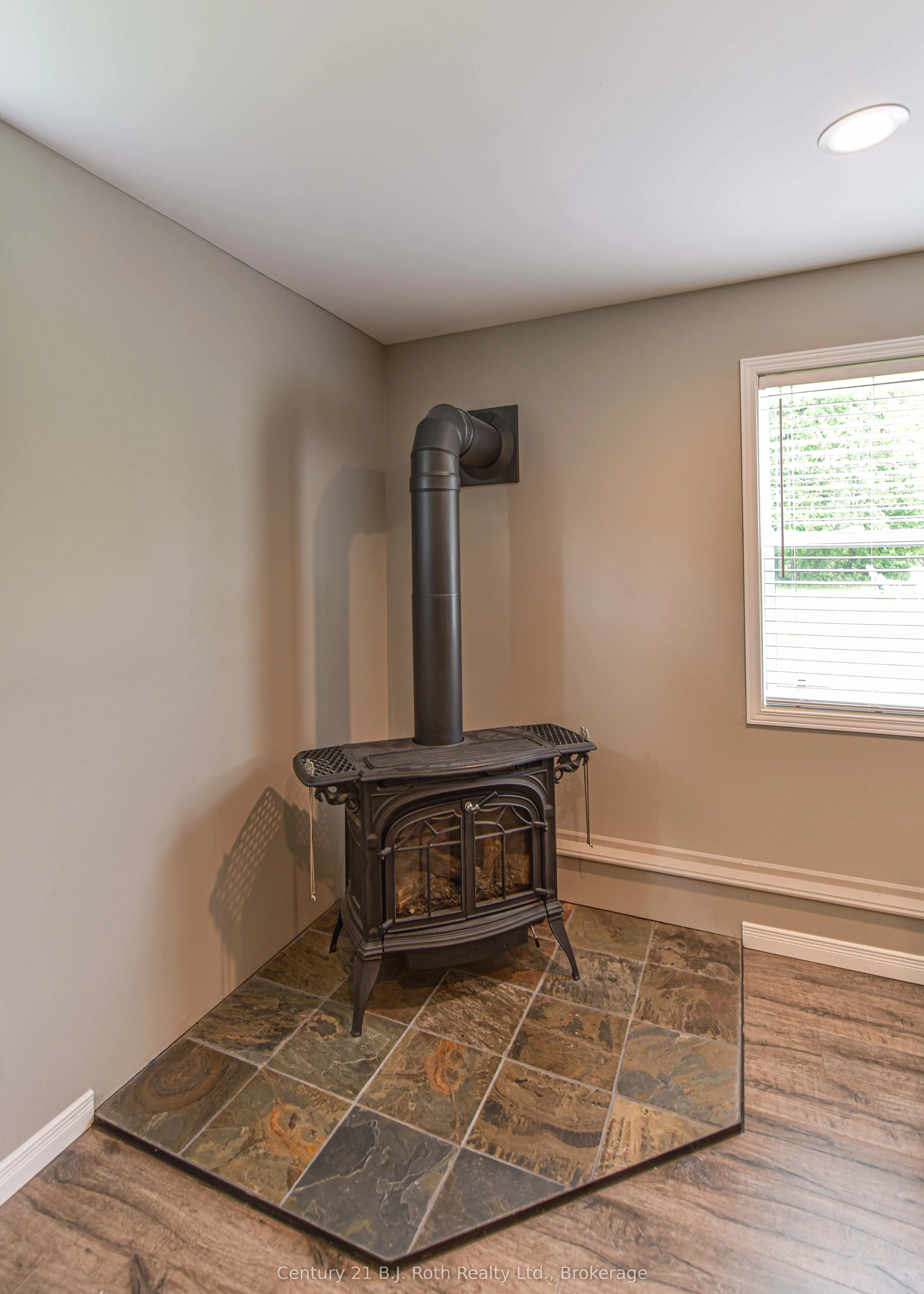 3516 Kirkfield Road