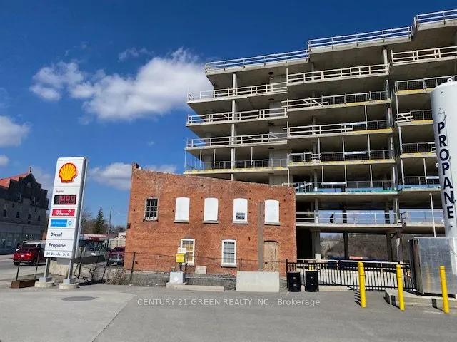 80 Dundas Street E