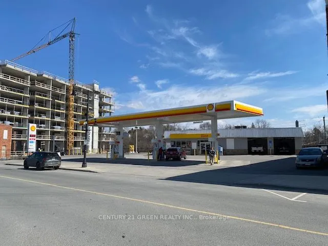 80 Dundas Street E