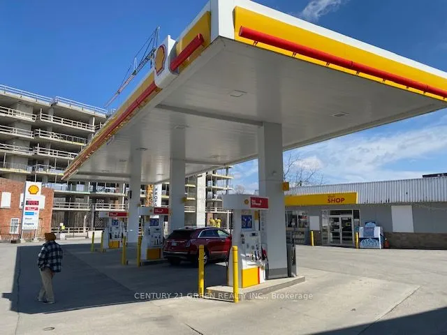 80 Dundas Street E