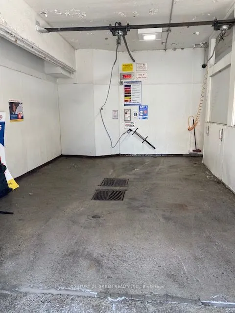 80 Dundas Street E