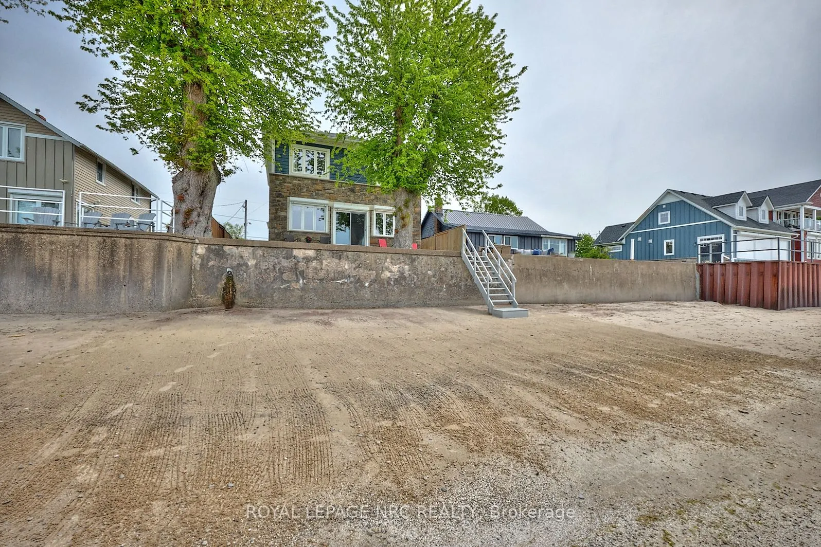 11565 Beach Road E