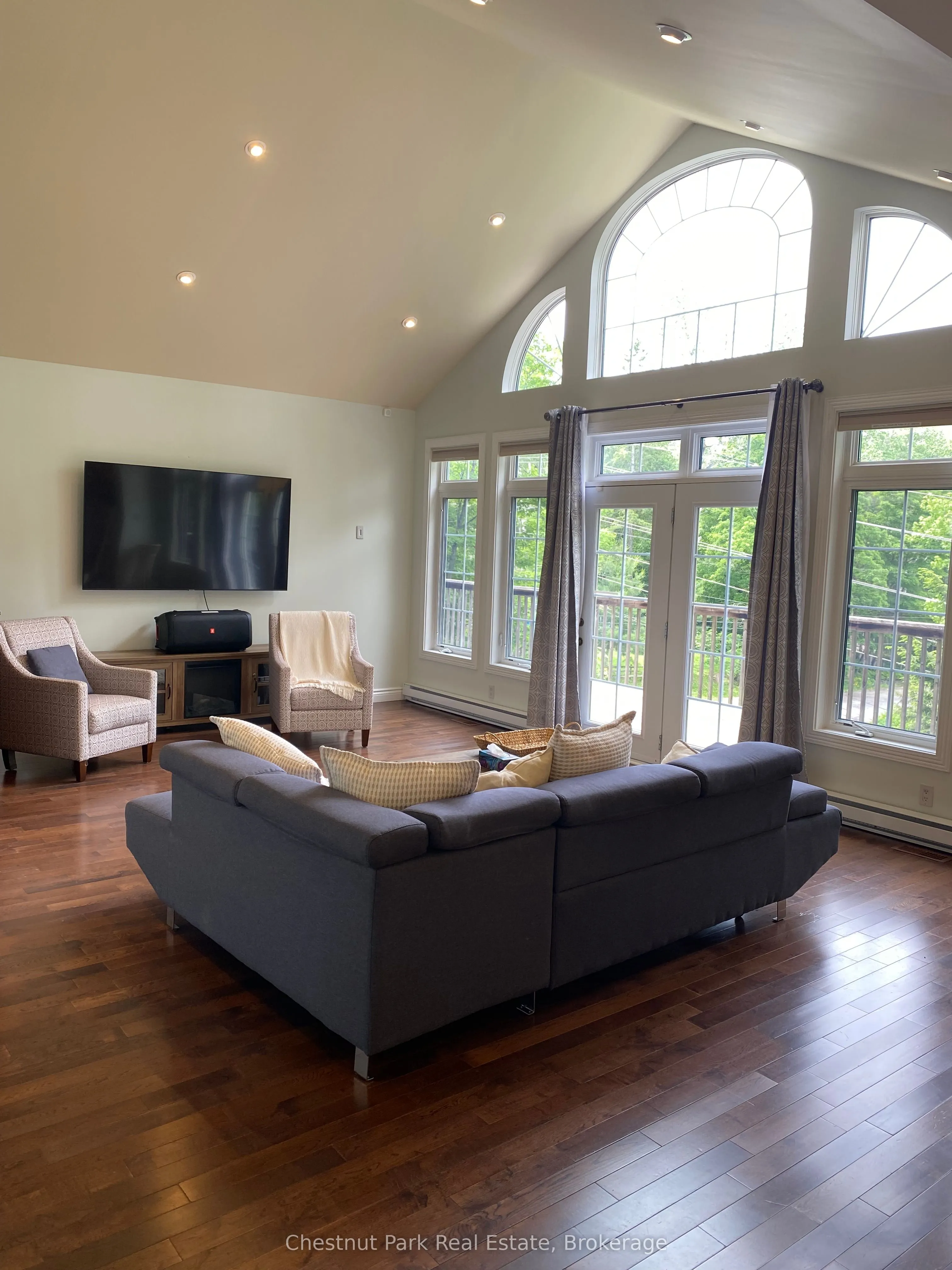 132 WOODLAND Drive