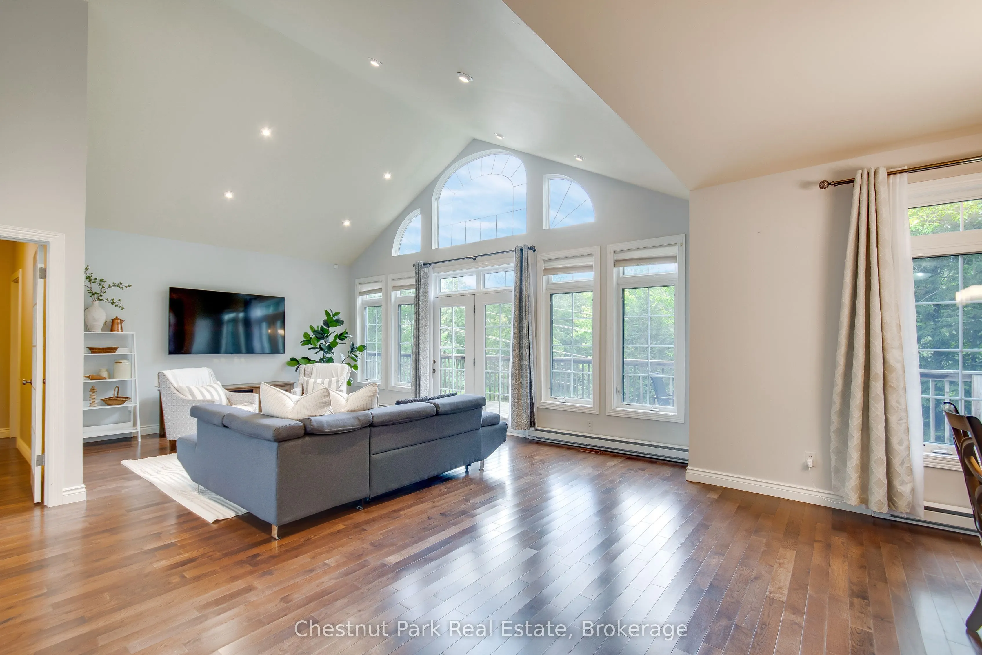 132 WOODLAND Drive