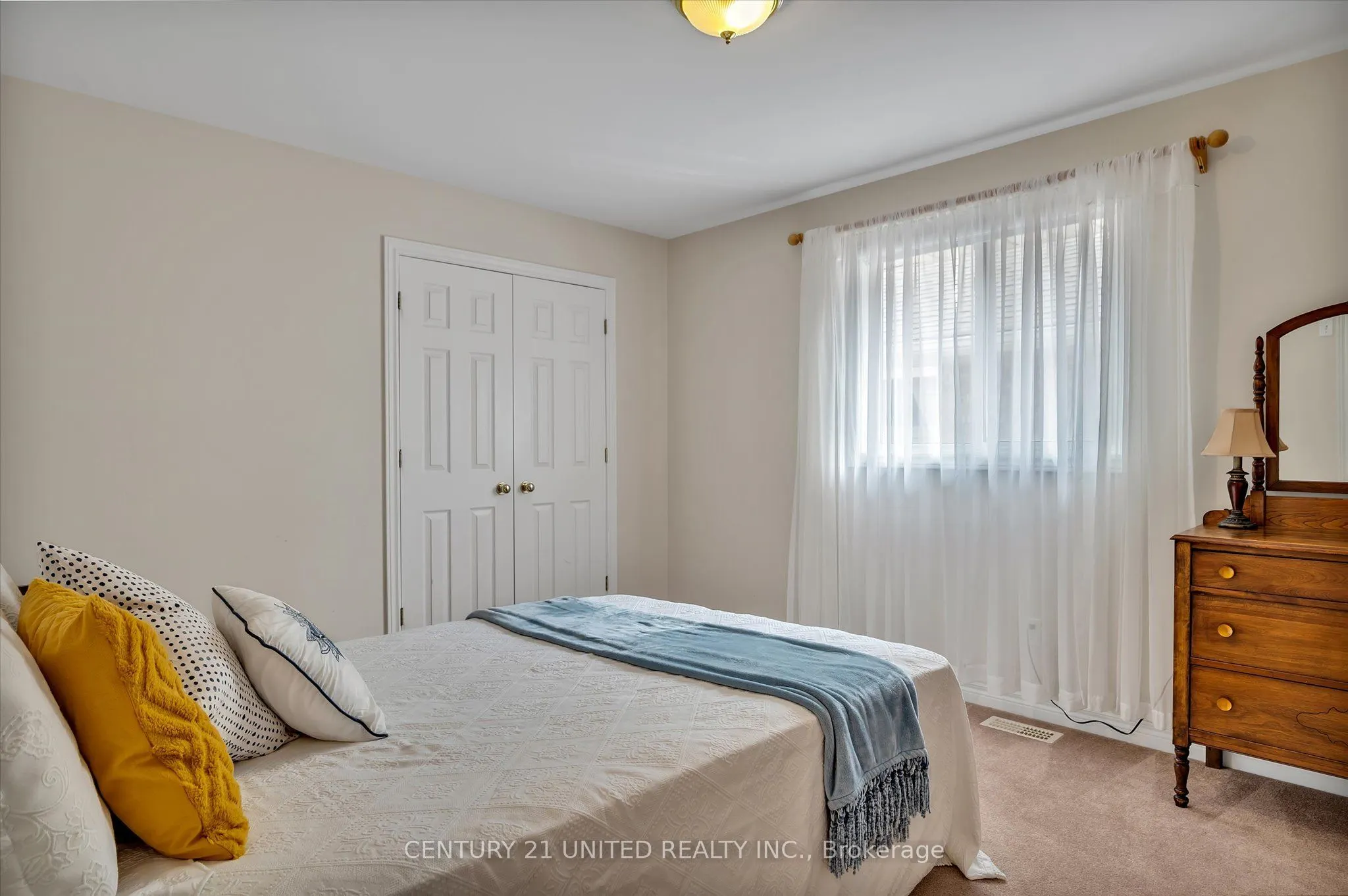1329 White Crescent