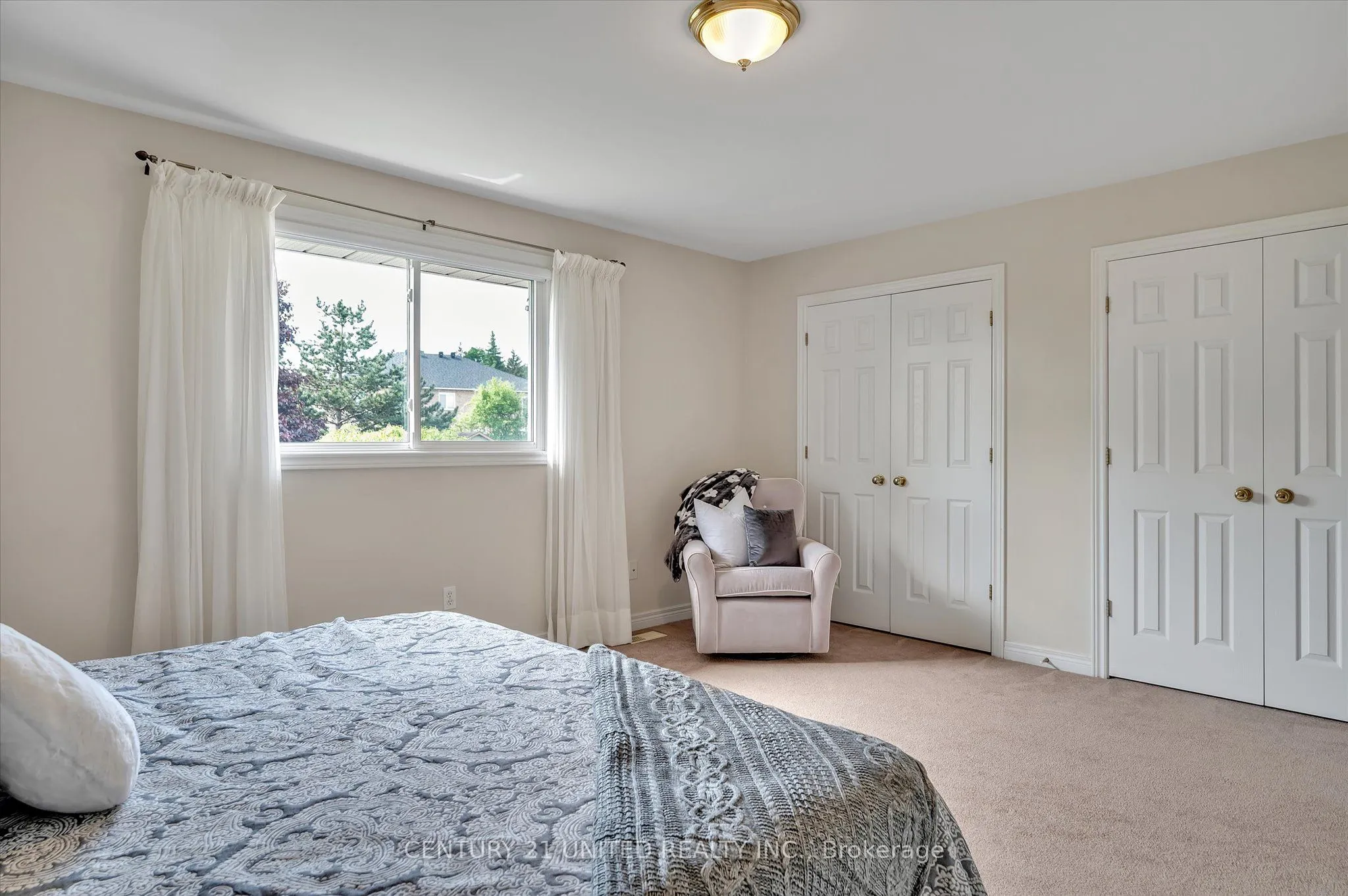 1329 White Crescent