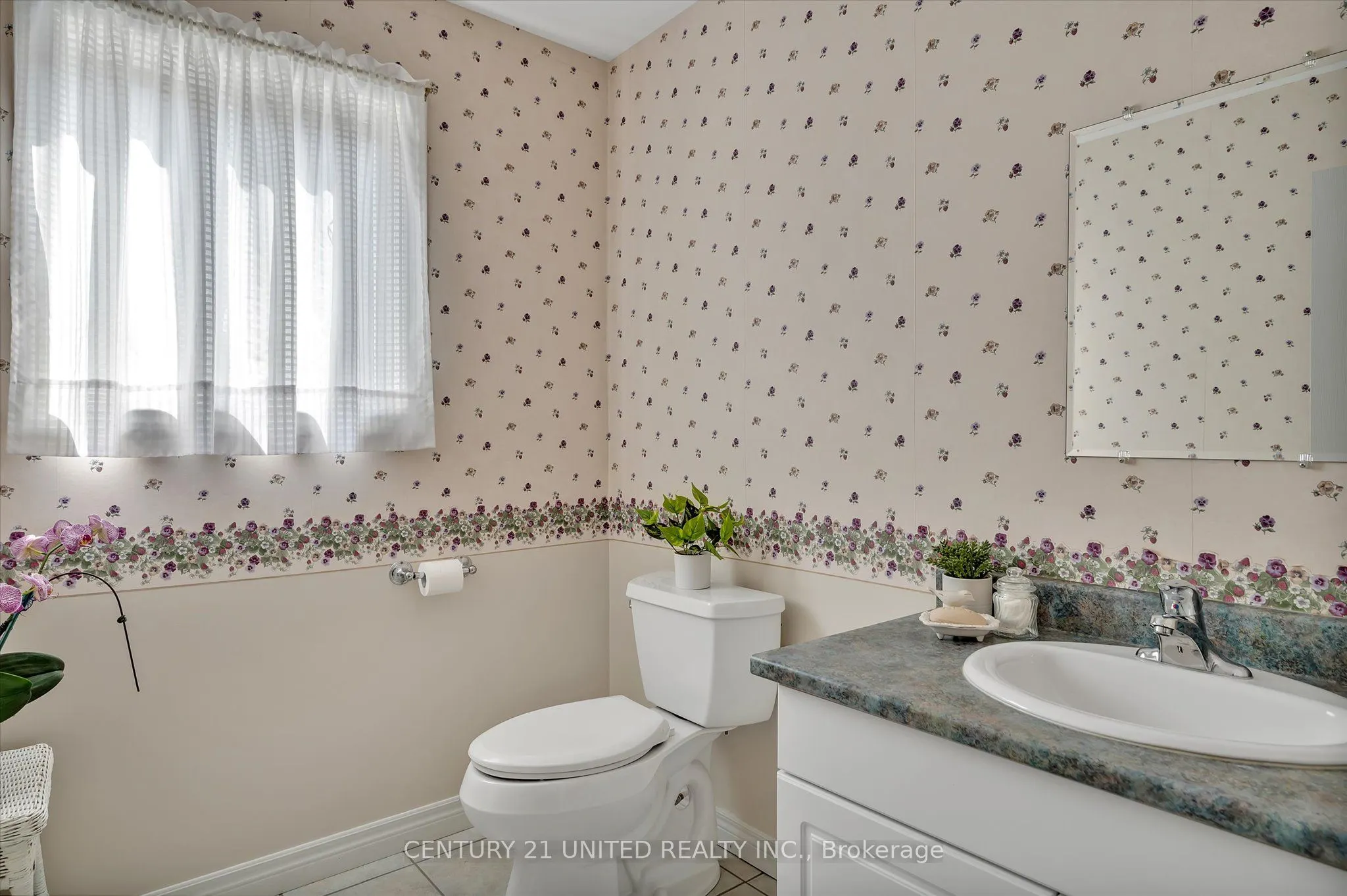1329 White Crescent