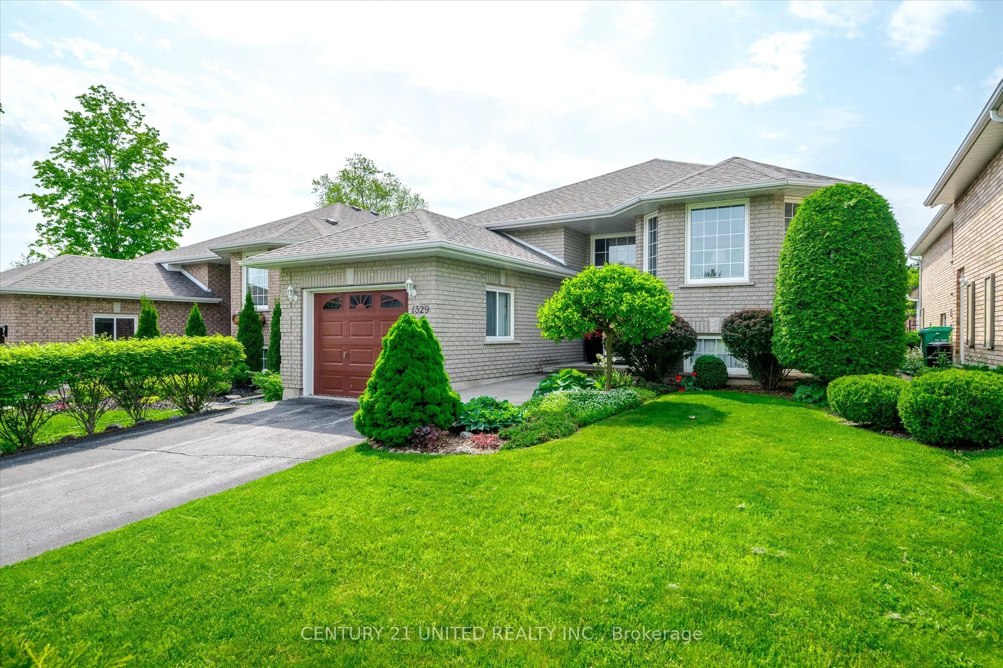 1329 White Crescent