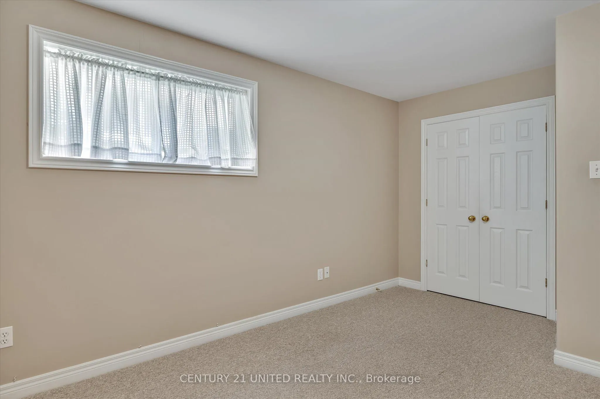 1329 White Crescent