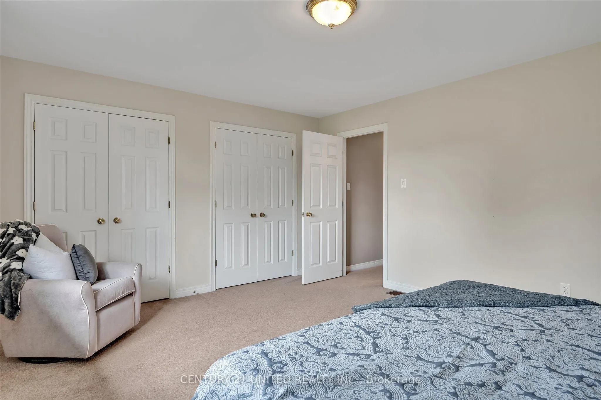 1329 White Crescent