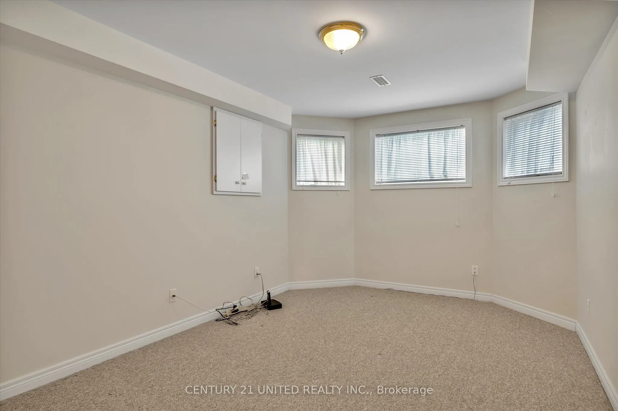 1329 White Crescent