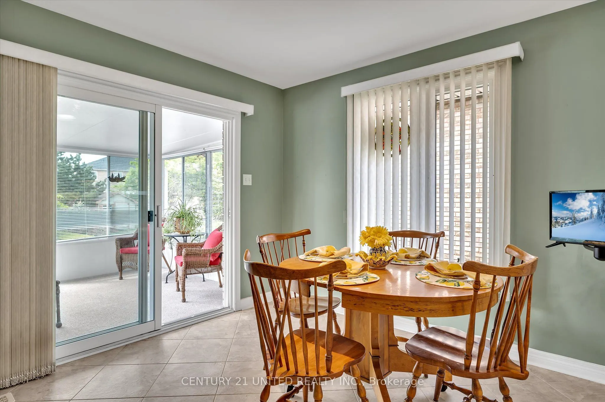 1329 White Crescent