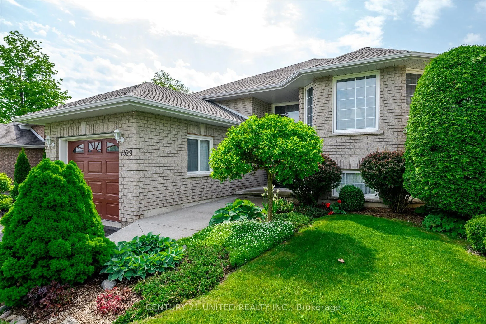 1329 White Crescent