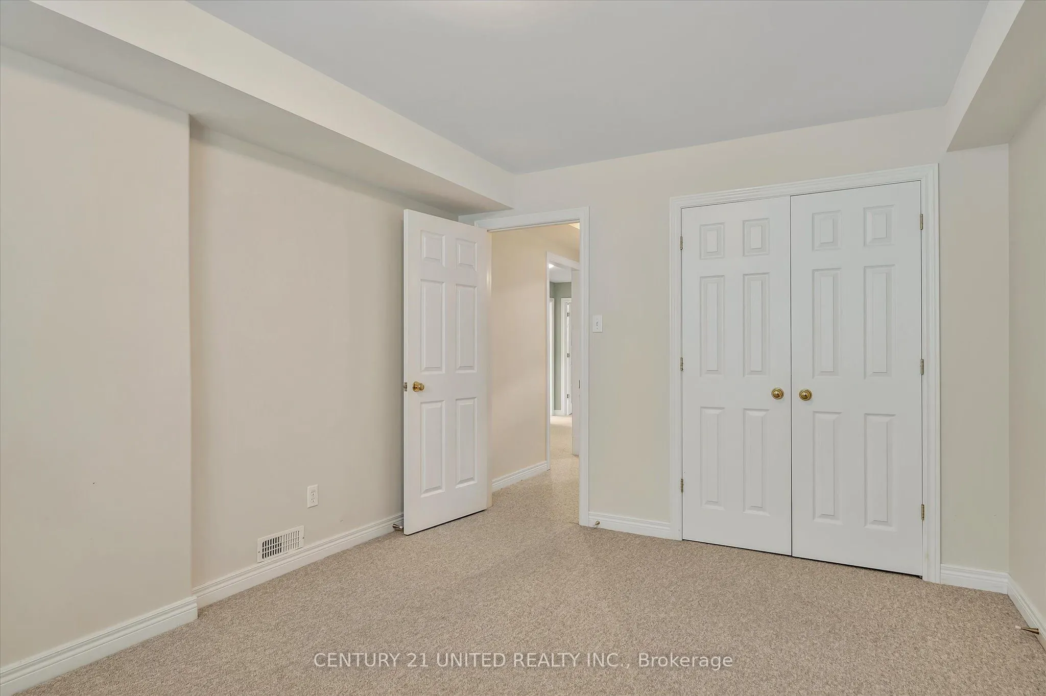 1329 White Crescent