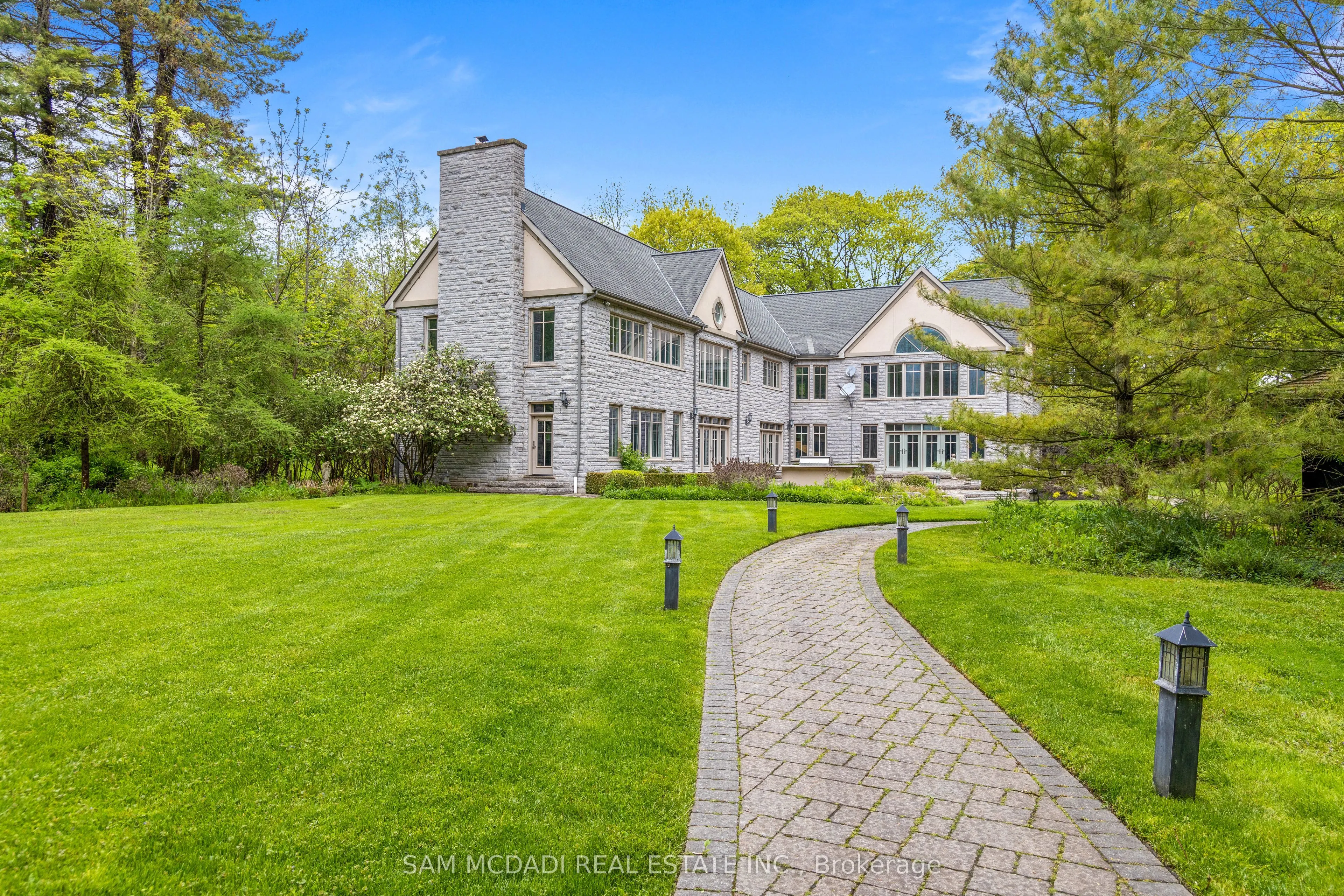 839 Lakeshore Road