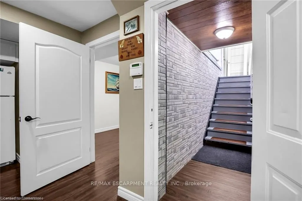 975 Foss Road