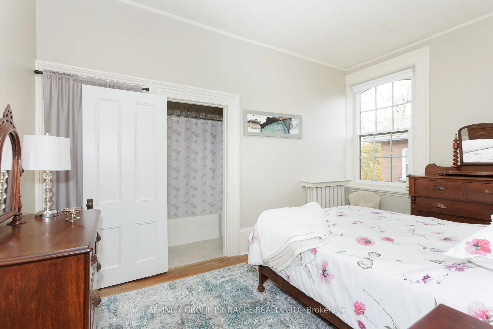 12 Russell Street E