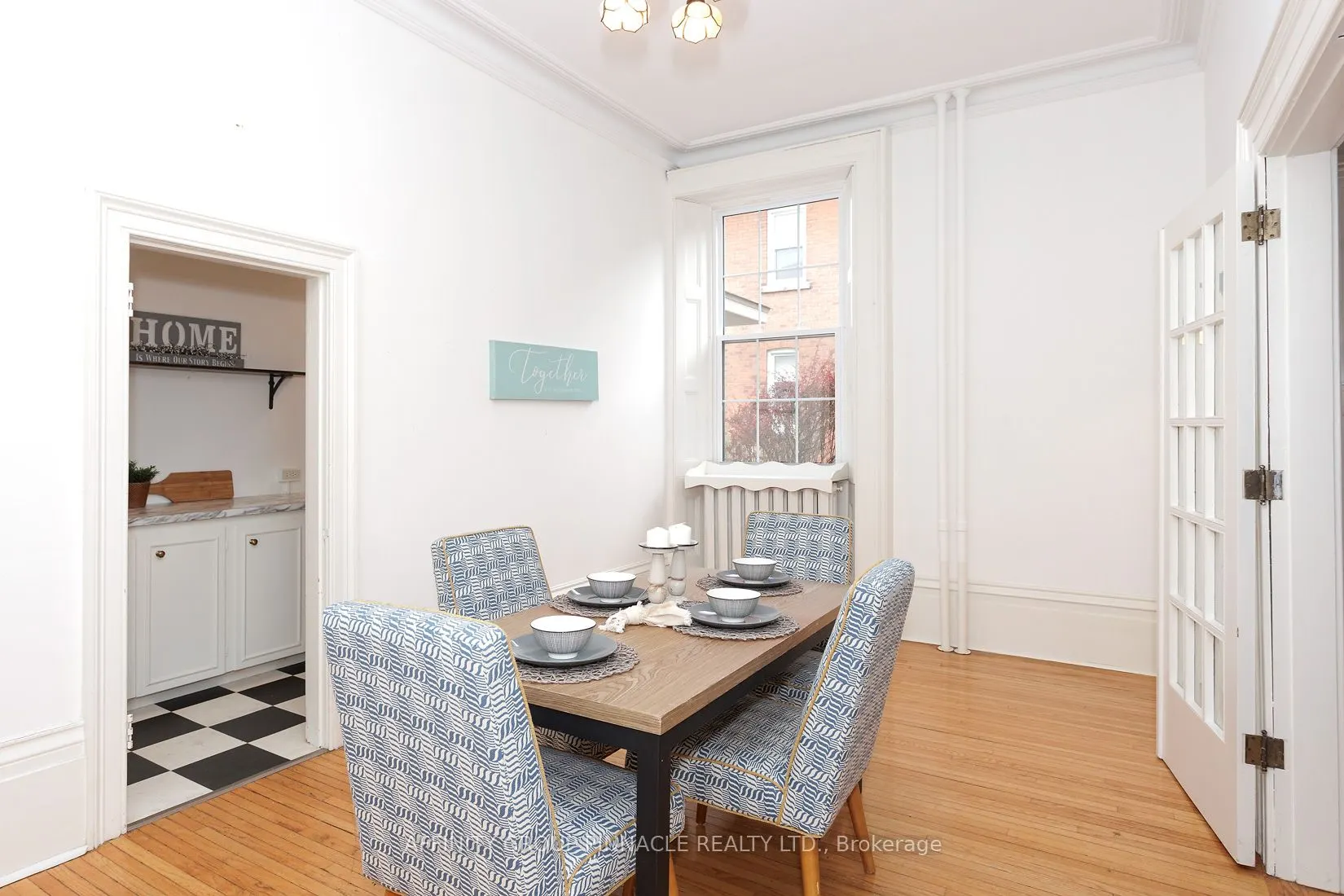 12 Russell Street E