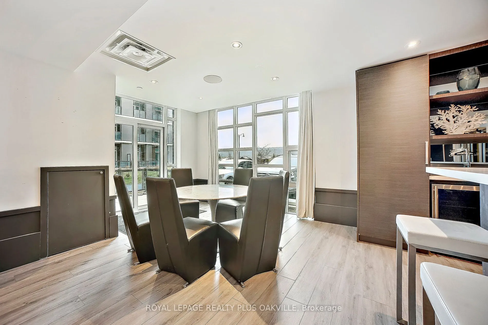 10 Concord Place #412