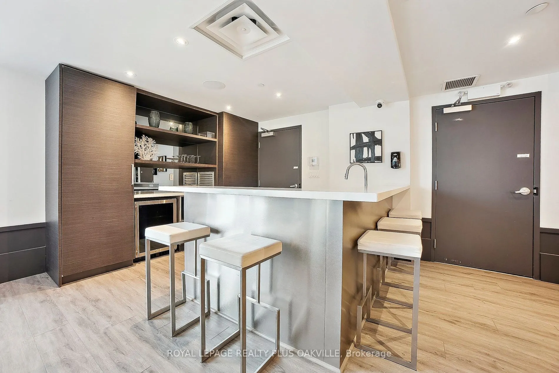 10 Concord Place #412