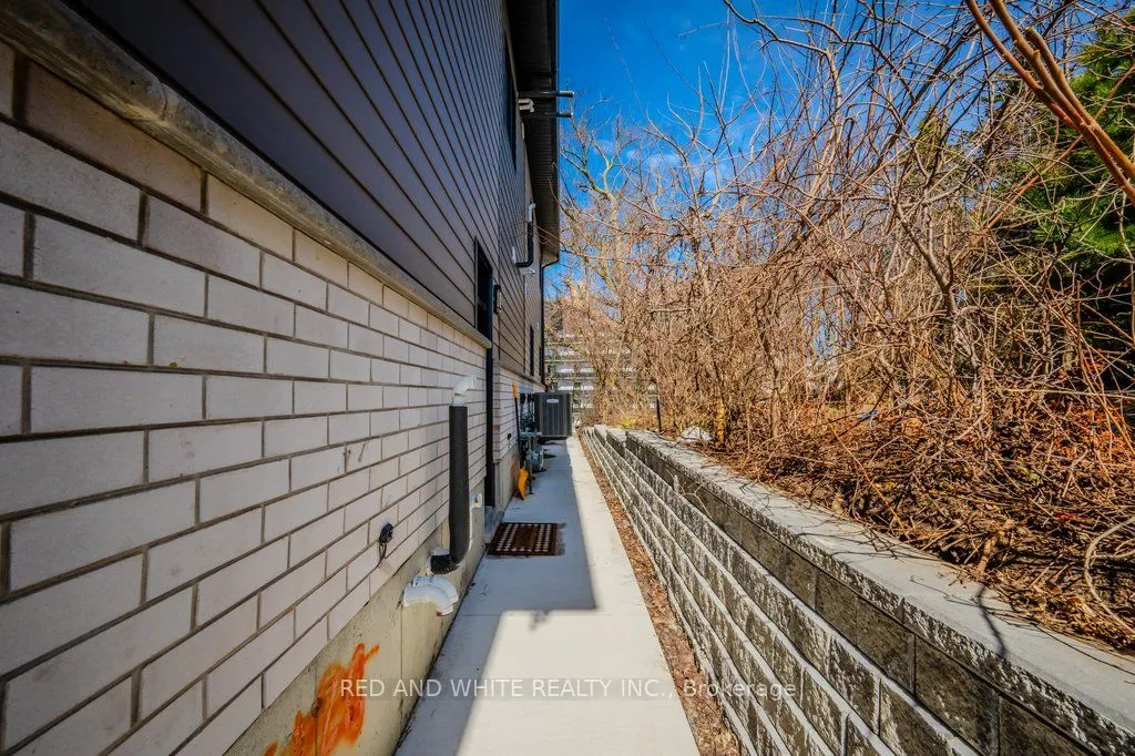 498 Karn Street