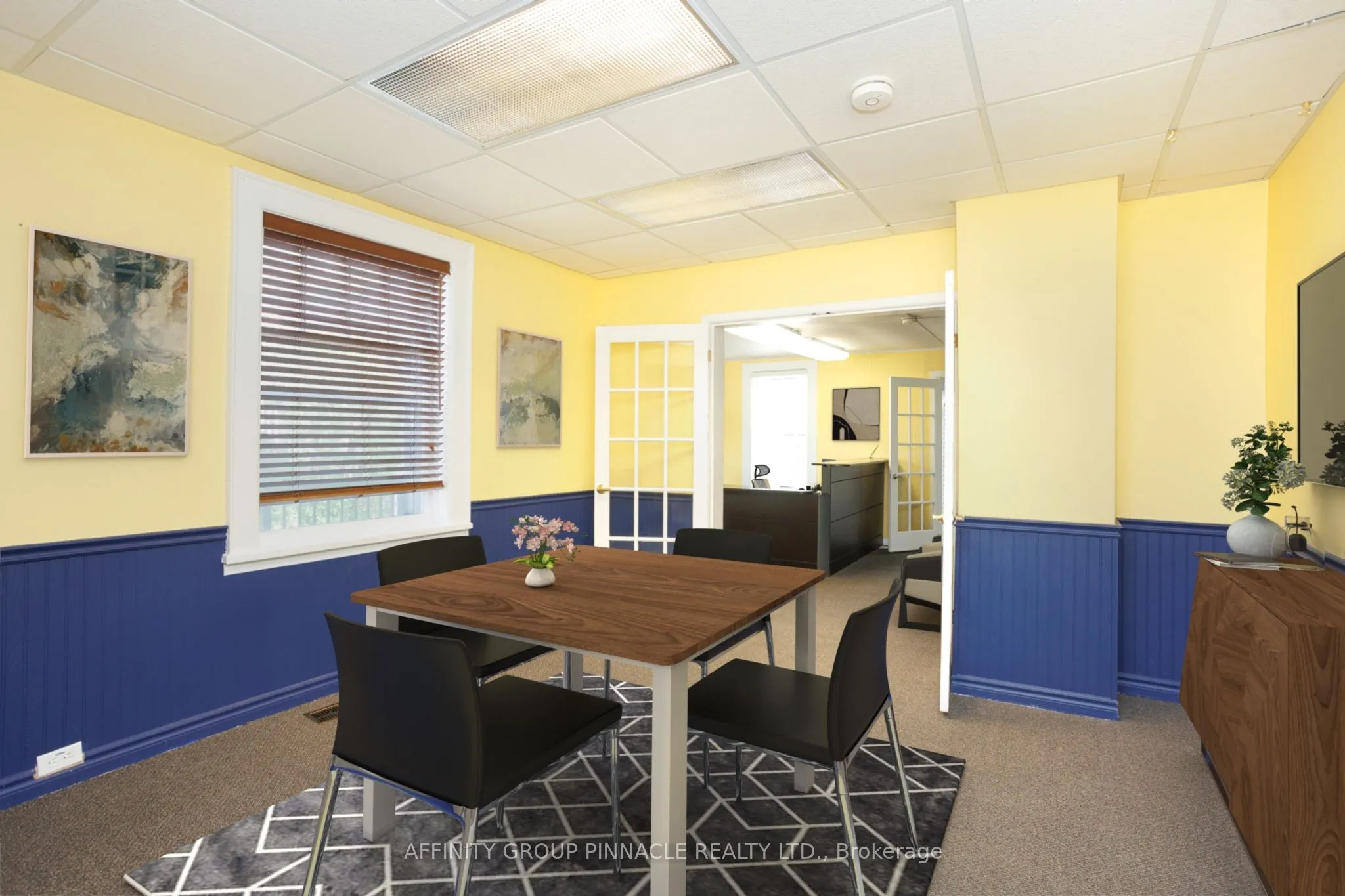 221 Kent Street W