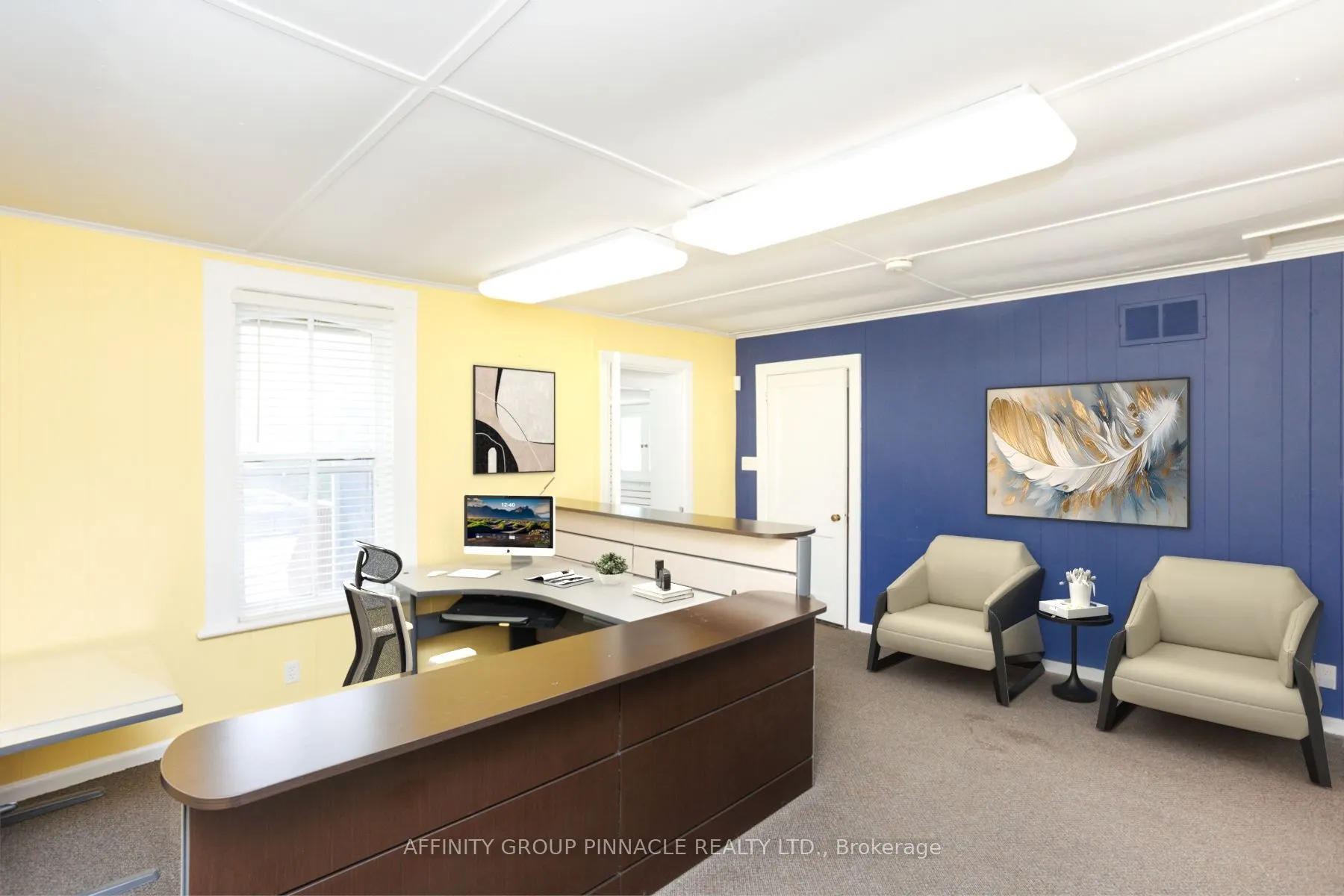 221 Kent Street W