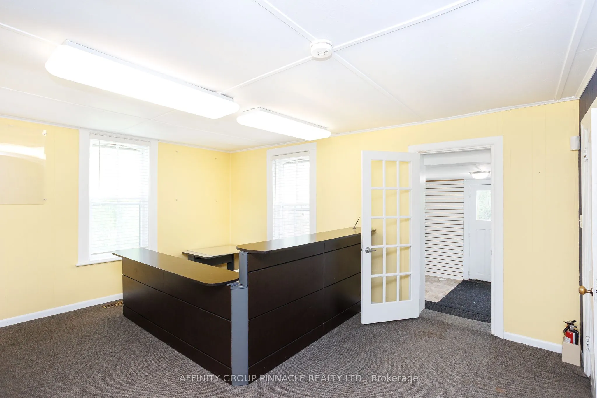 221 Kent Street W