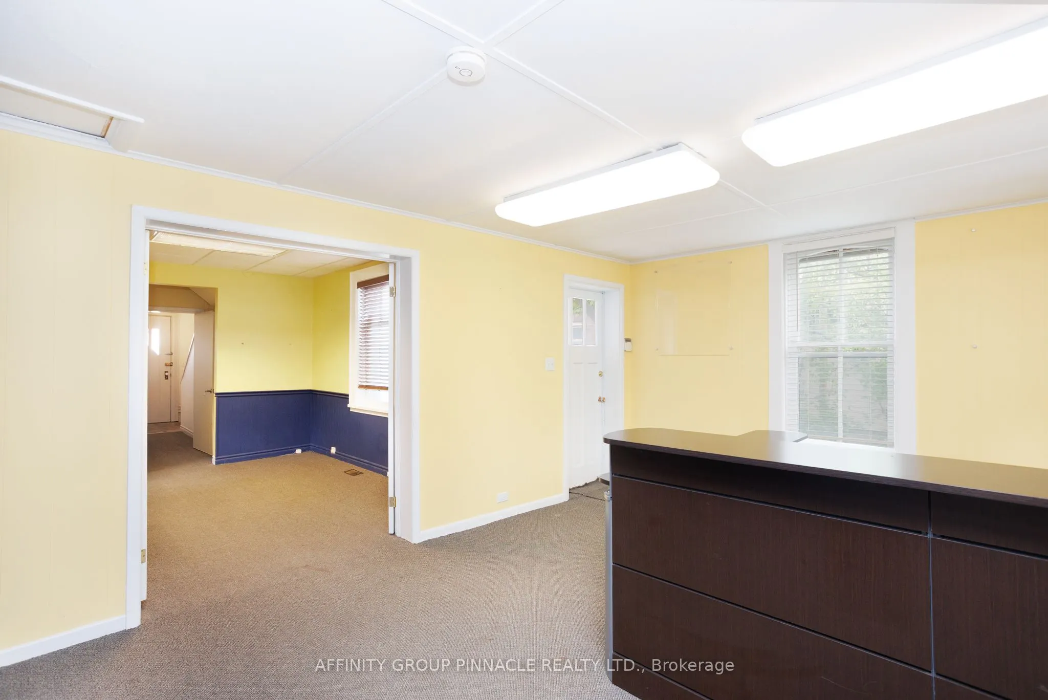 221 Kent Street W