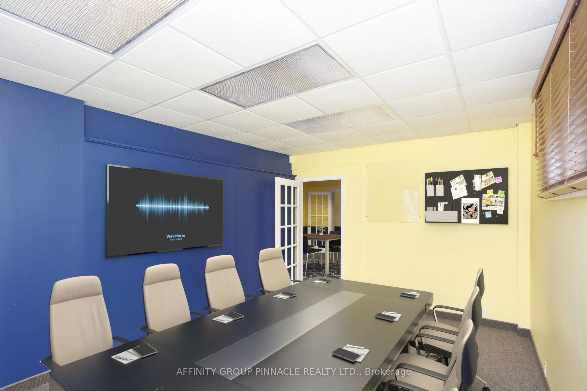 221 Kent Street W