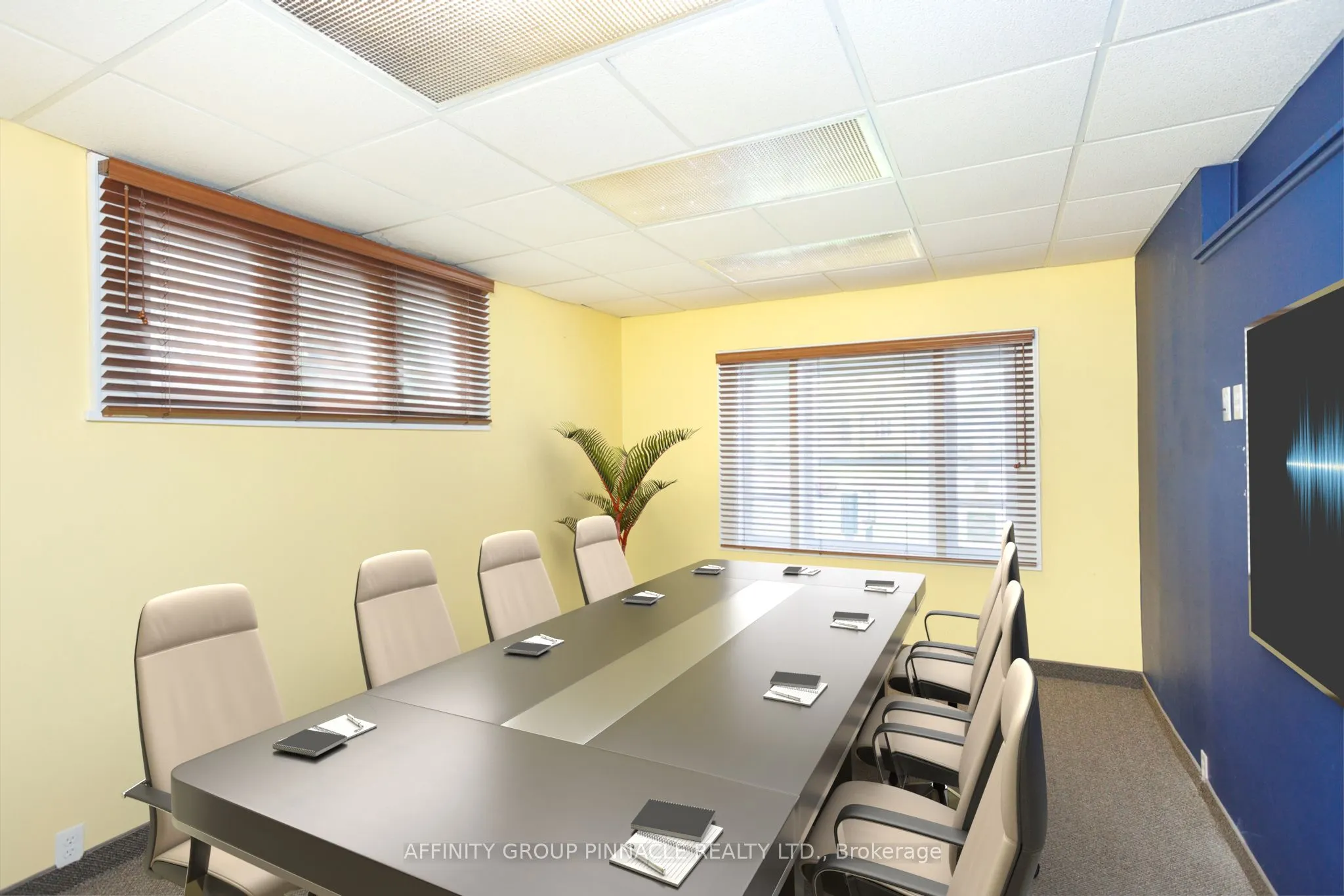 221 Kent Street W