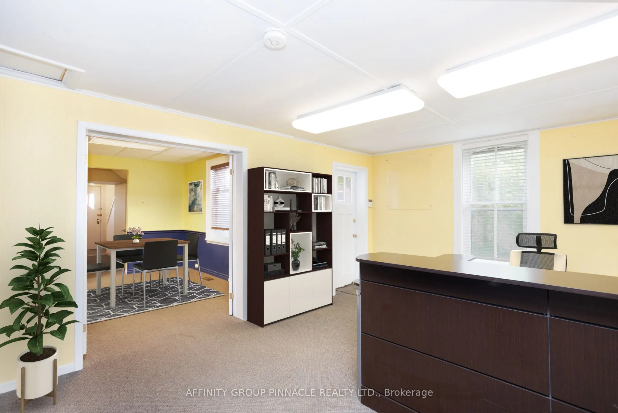221 Kent Street W