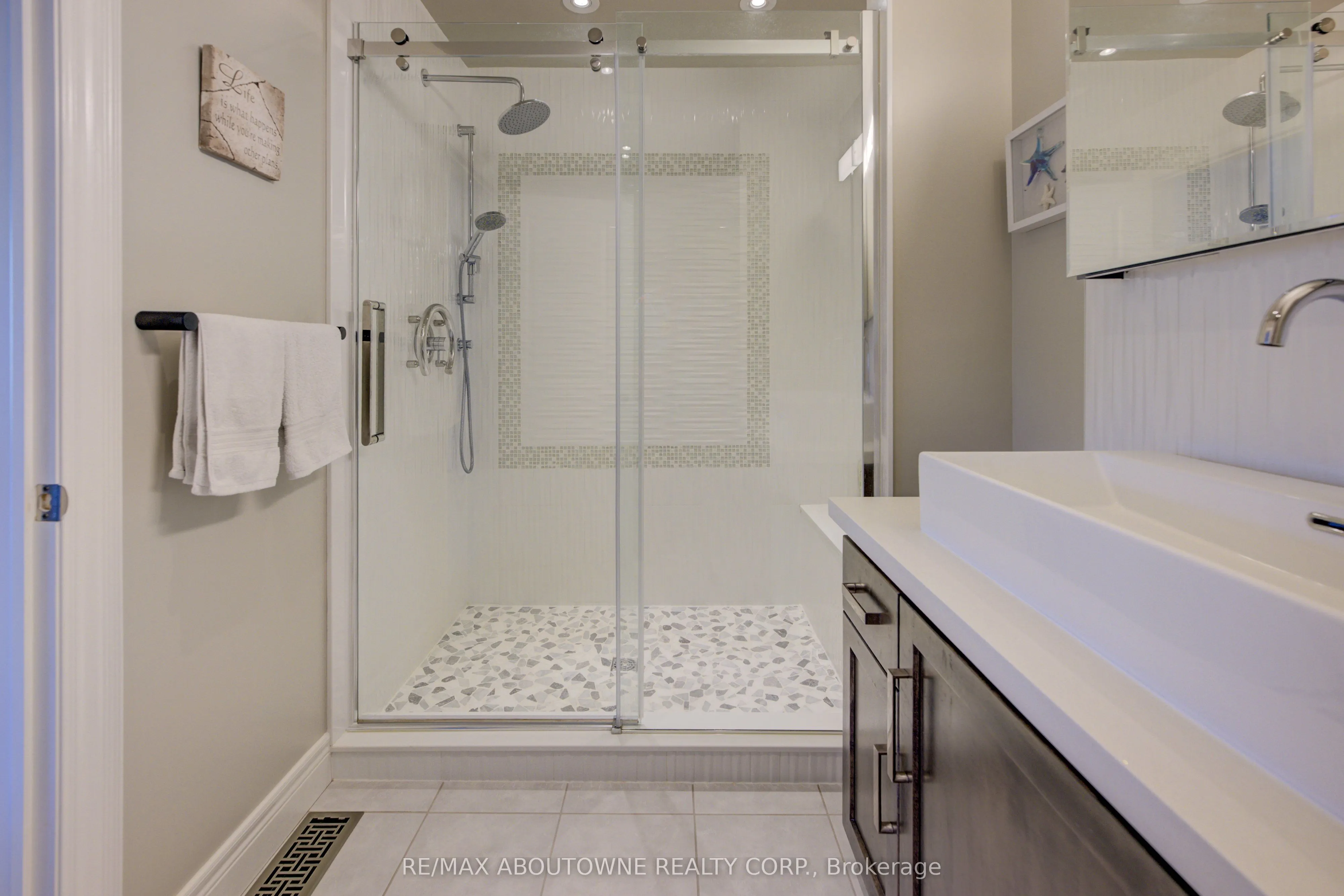 44 Flamboro Street, #7