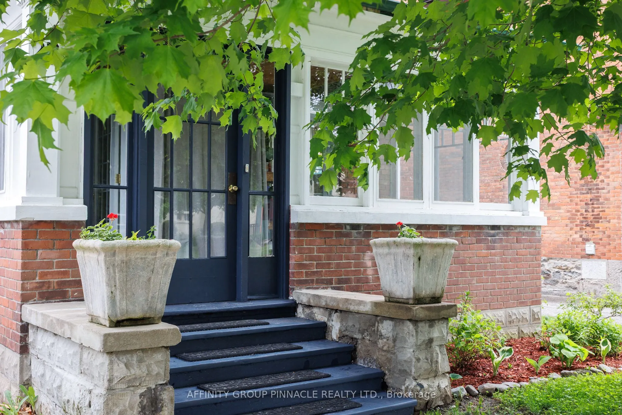 25 Francis Street