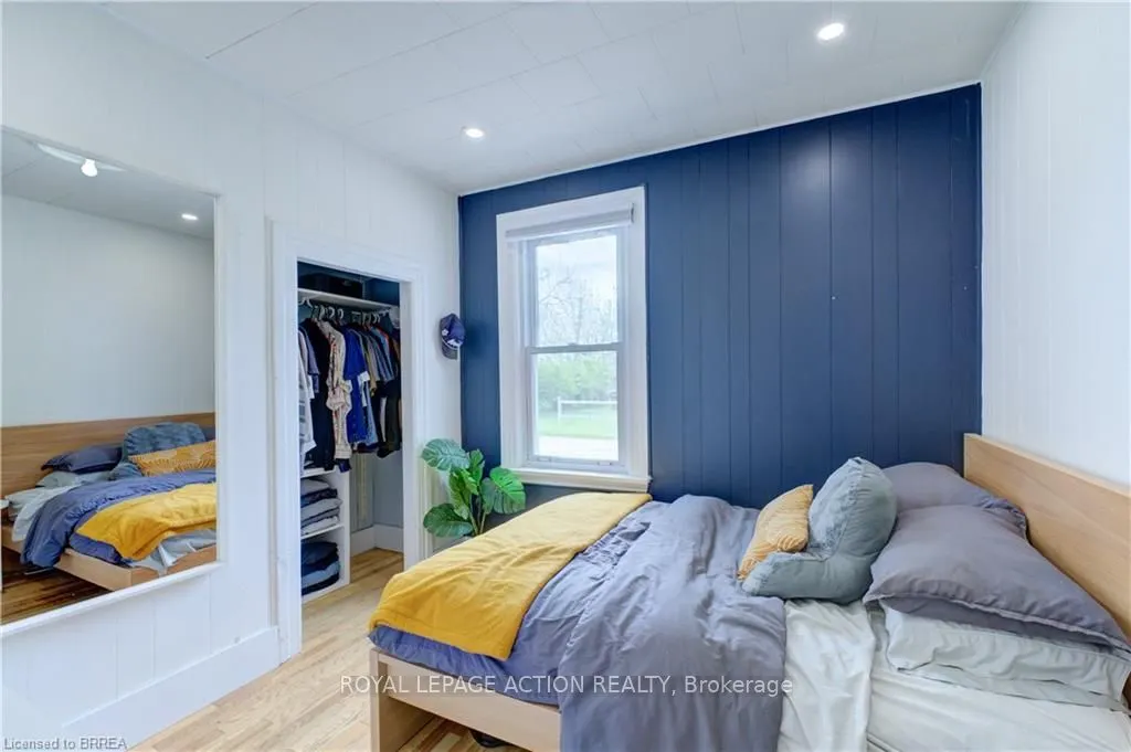 9 Curtis Avenue S