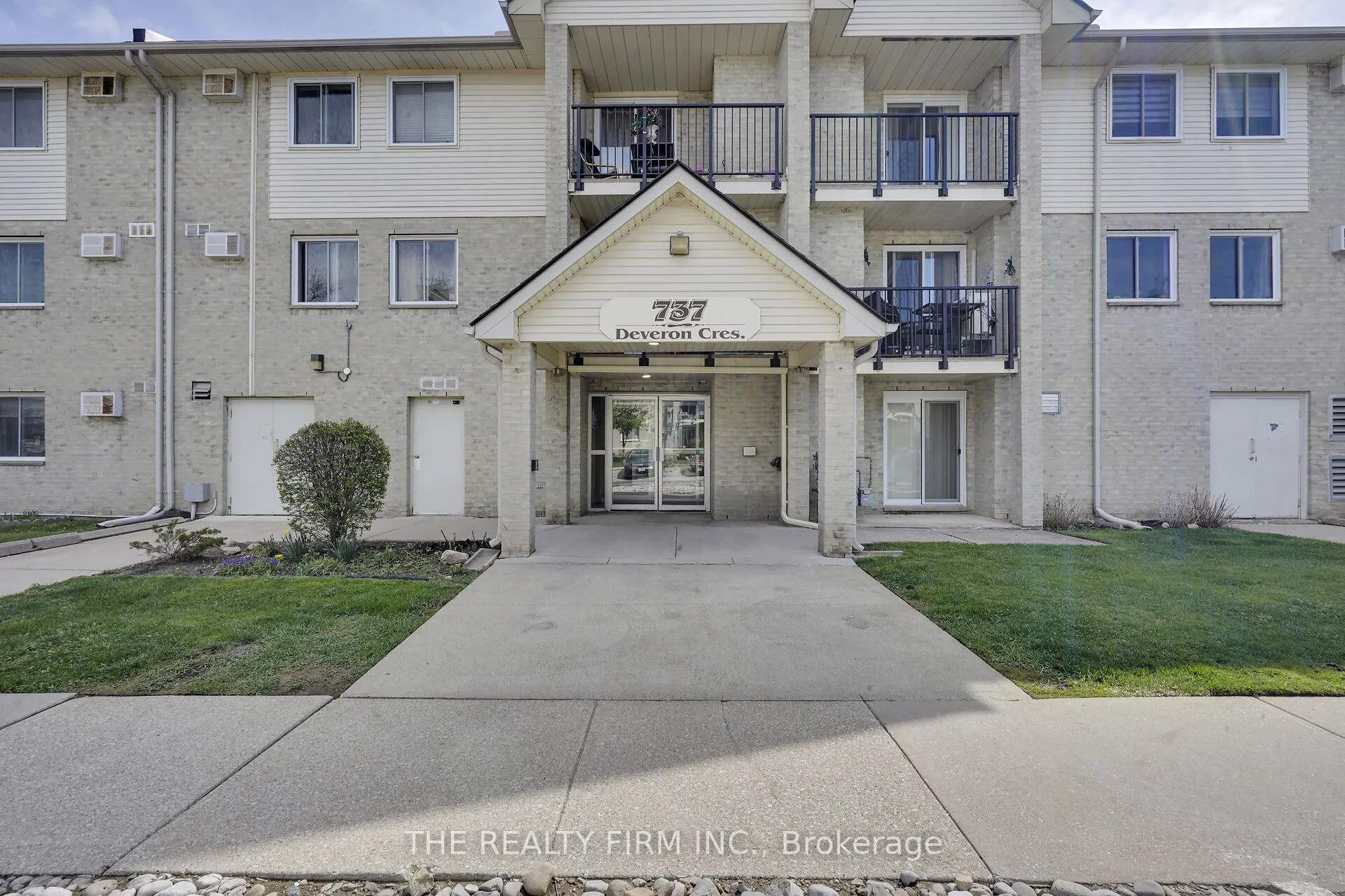 737 Deveron Crescent, #117