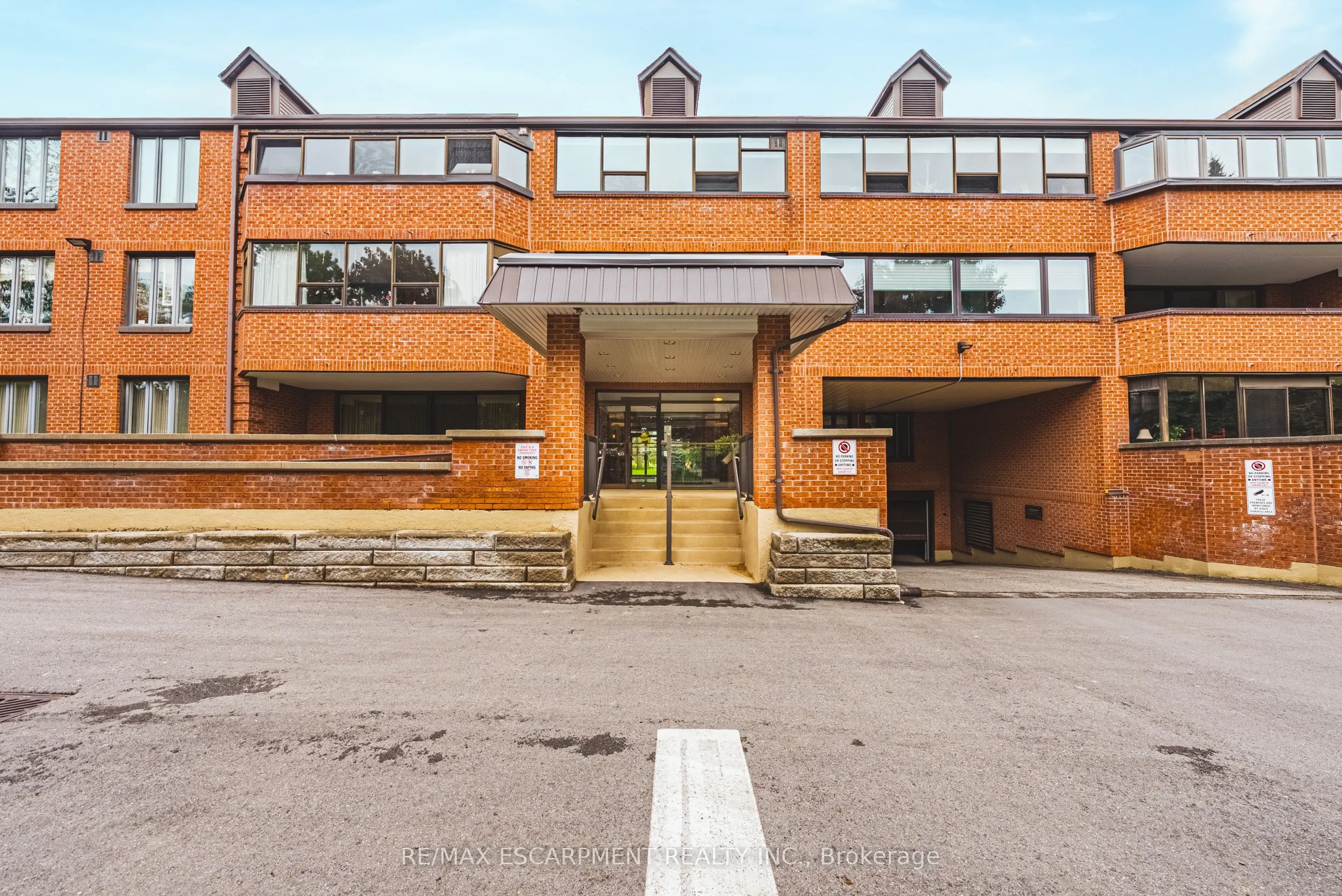 150 WILSON Street W, #215