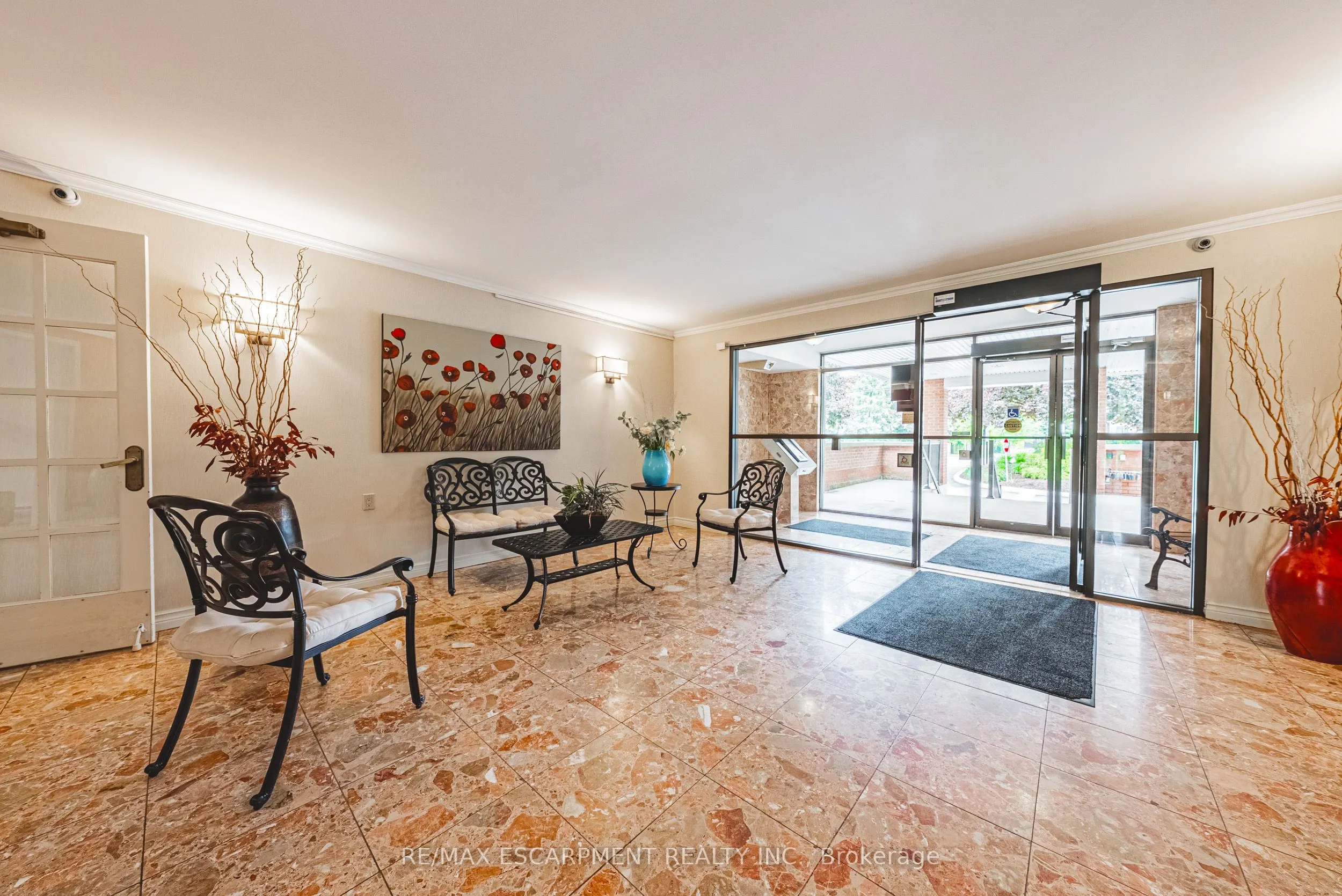 150 WILSON Street W, #215