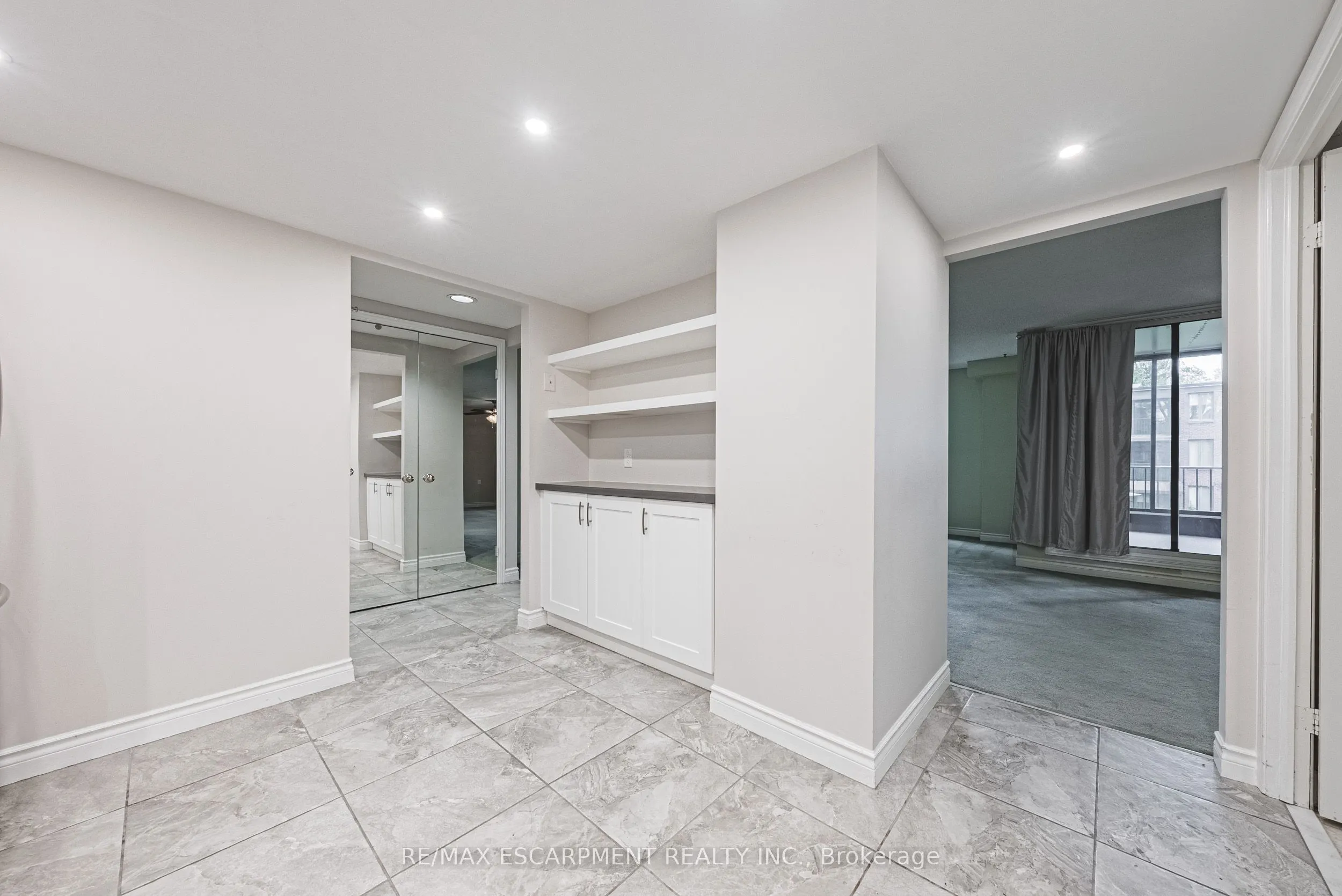 150 WILSON Street W, #215