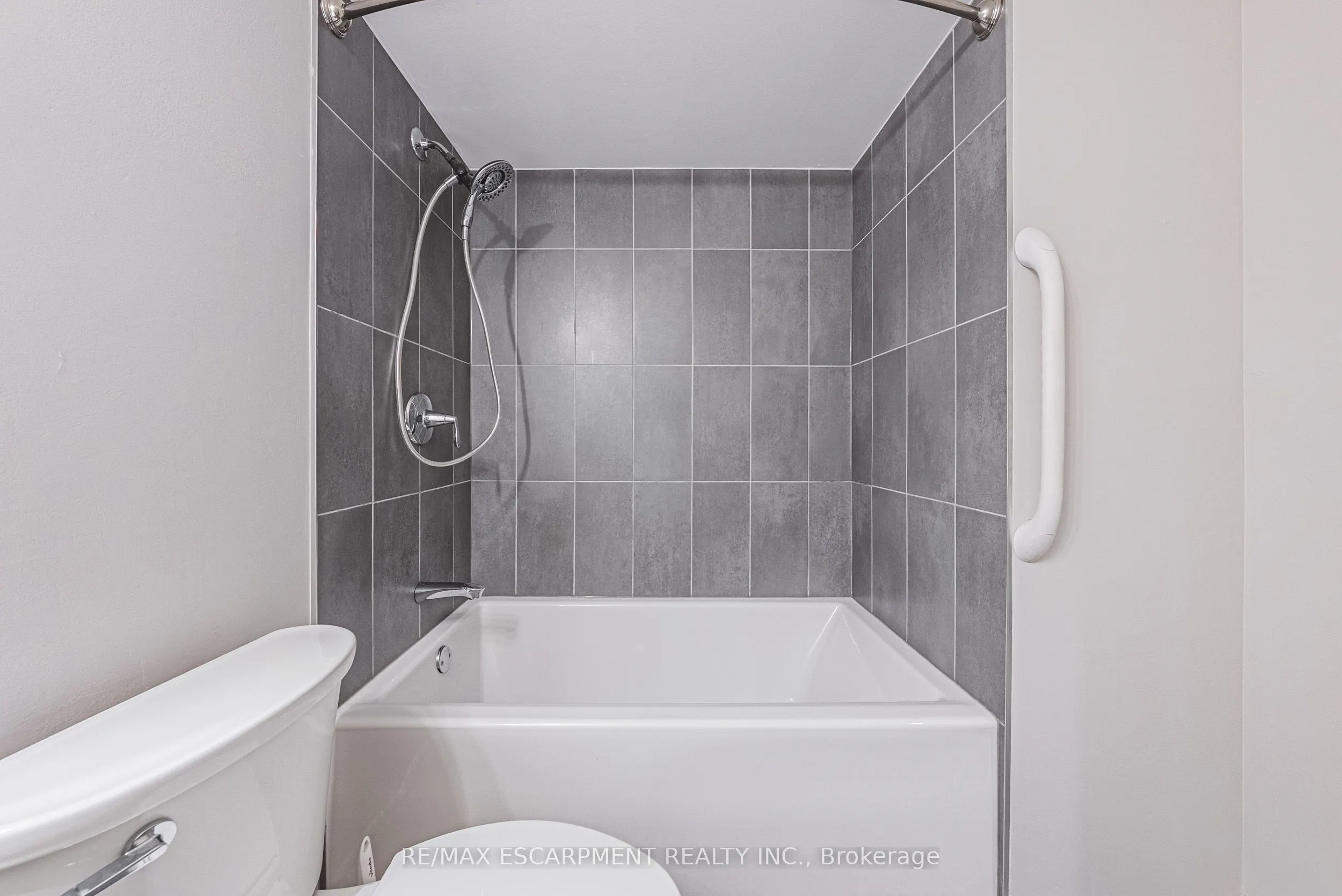 150 WILSON Street W, #215