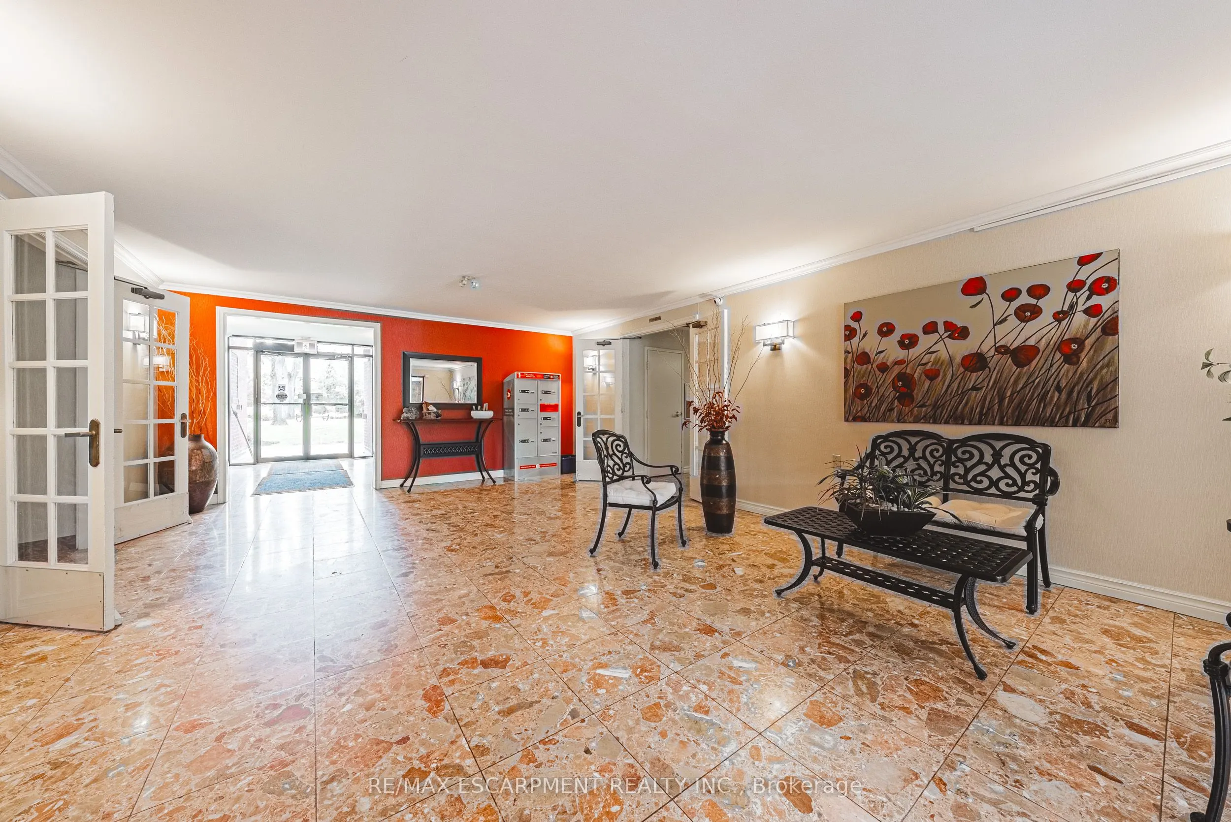 150 WILSON Street W, #215