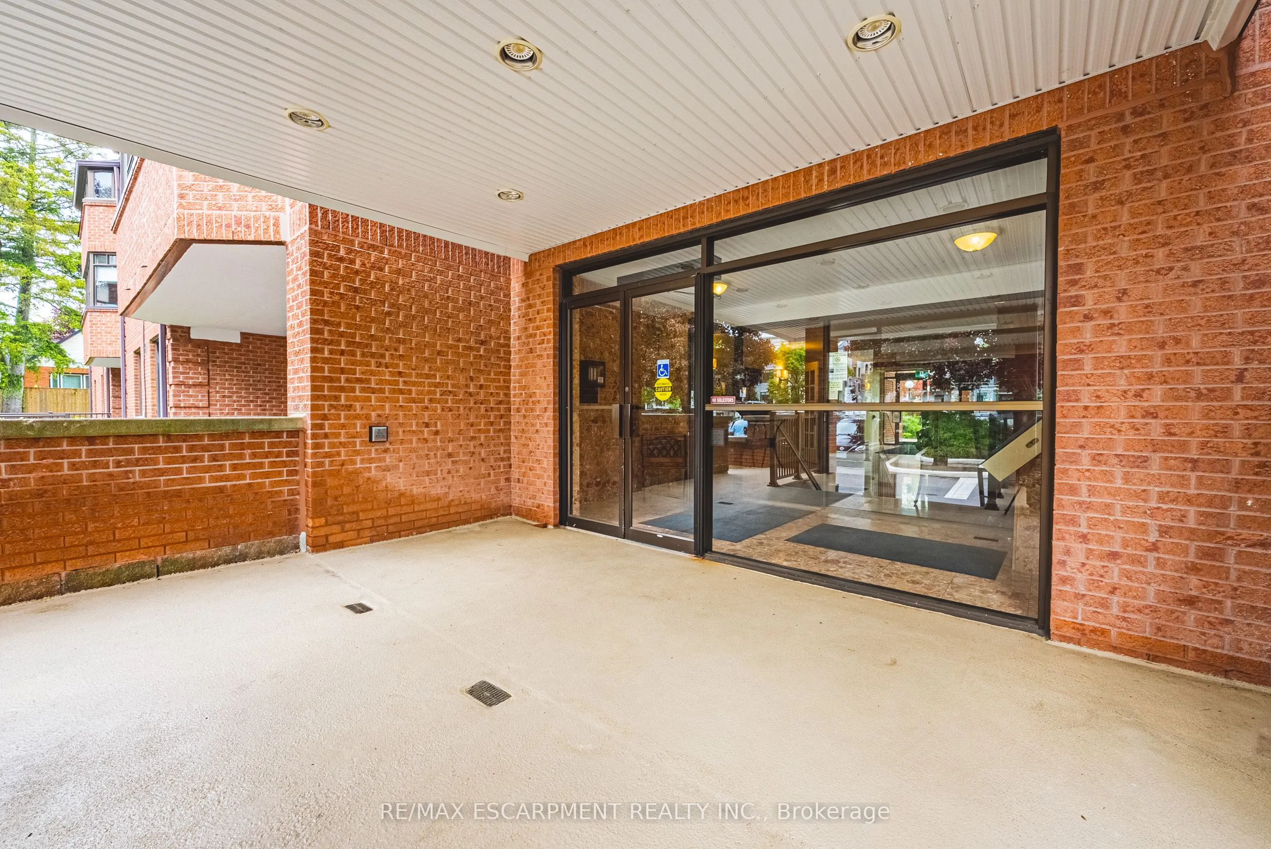 150 WILSON Street W, #215