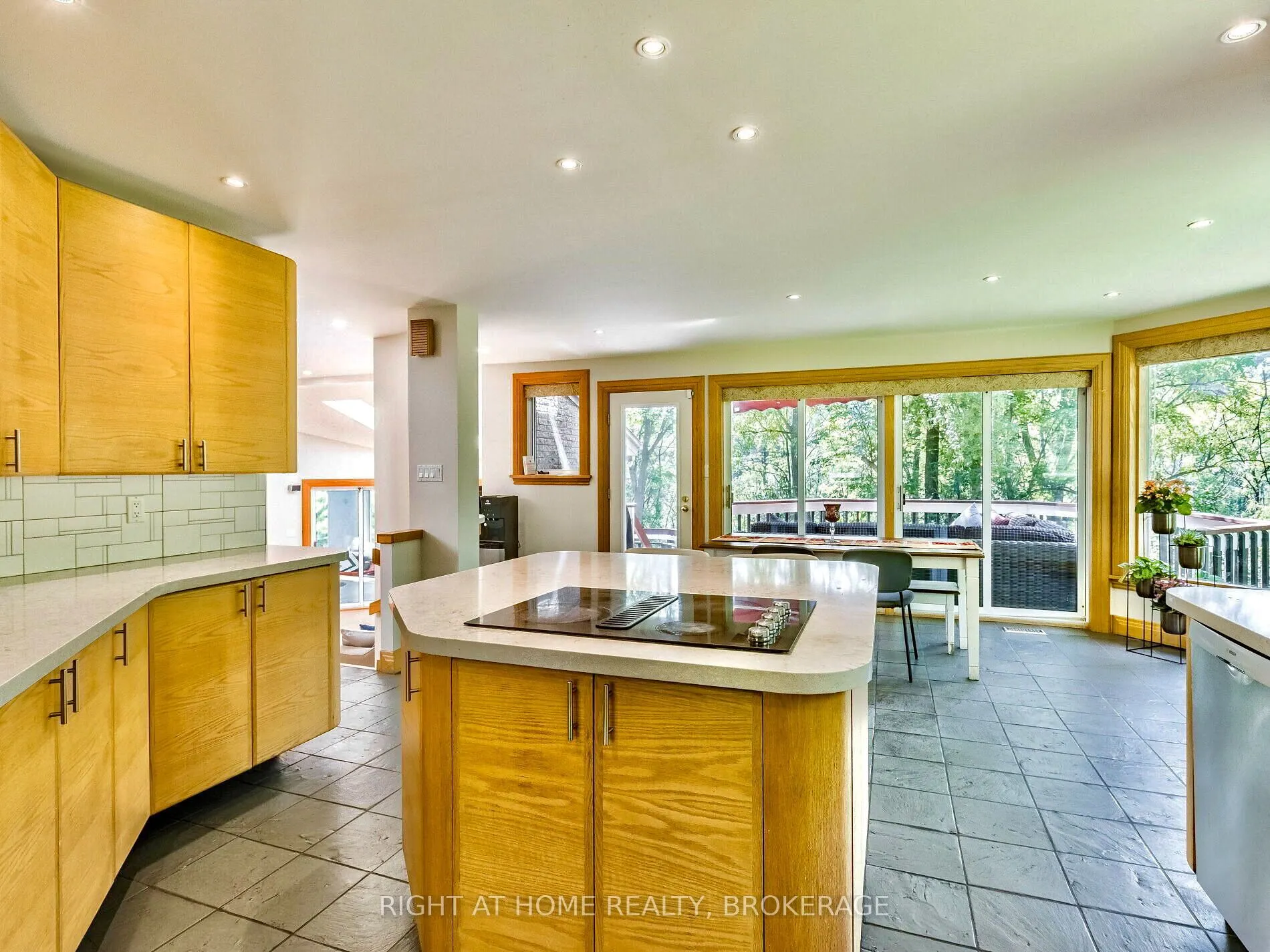 774 Old Dundas Road
