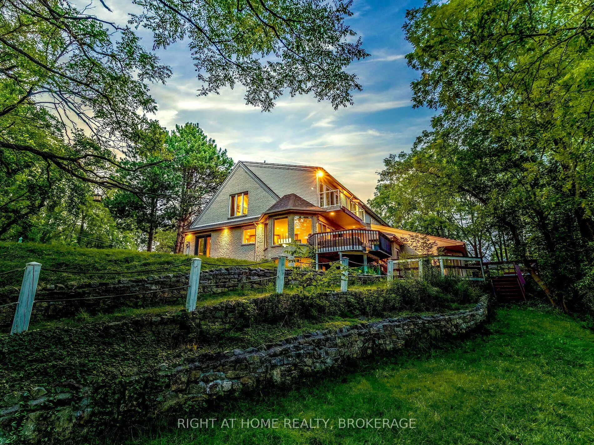 774 Old Dundas Road