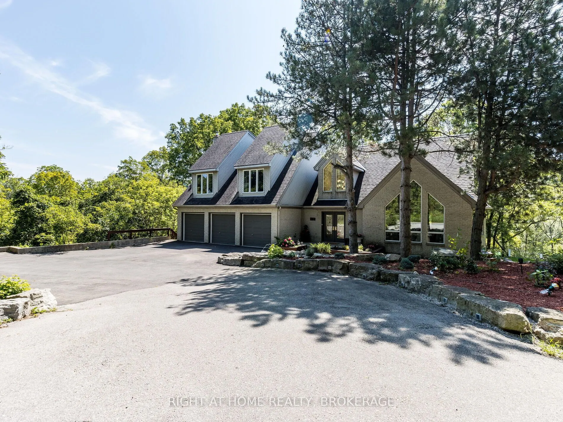 774 Old Dundas Road