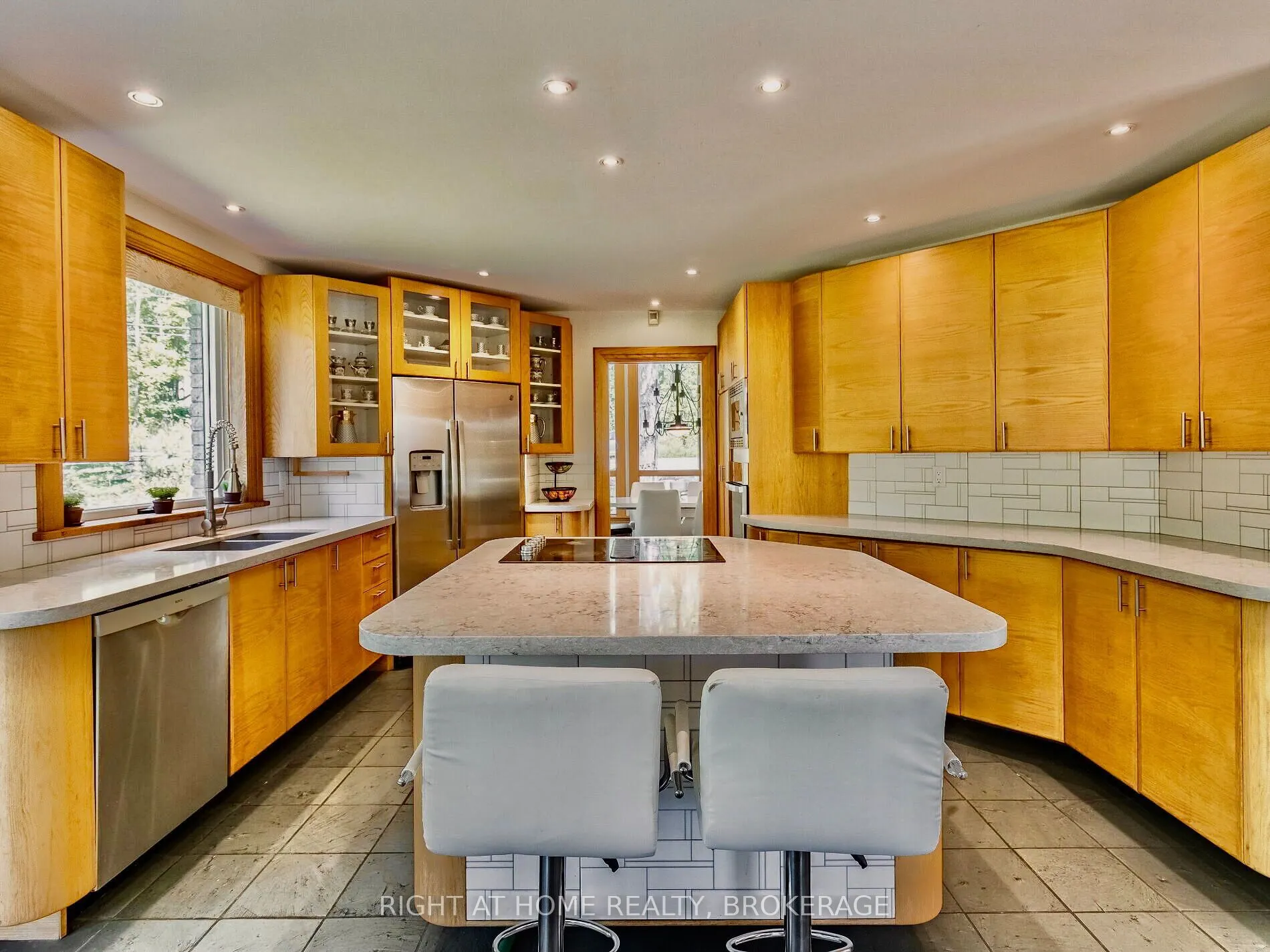 774 Old Dundas Road