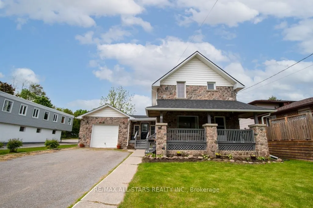 93 Adelaide Street N