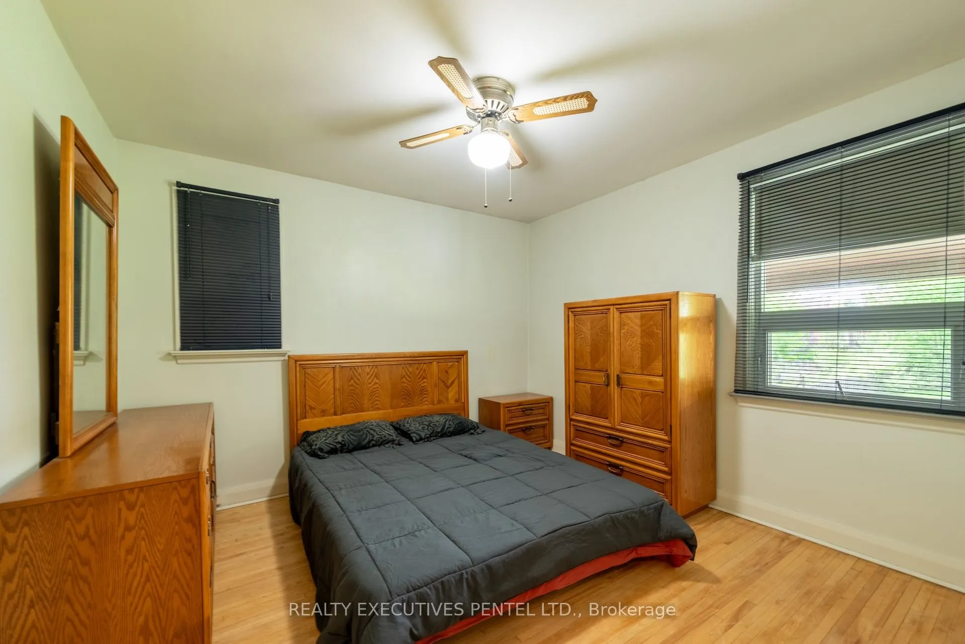 147 Spencer Street E
