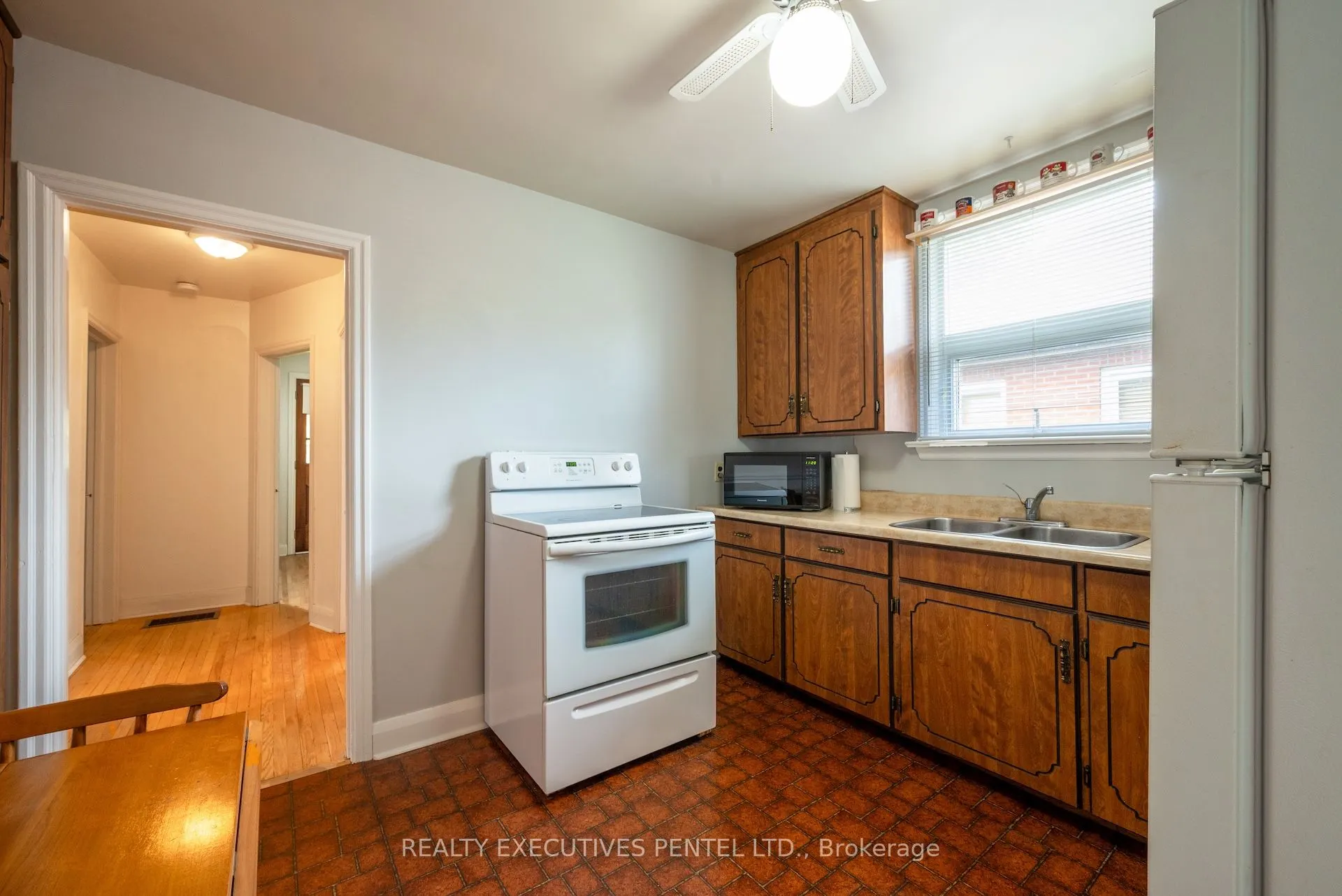 147 Spencer Street E